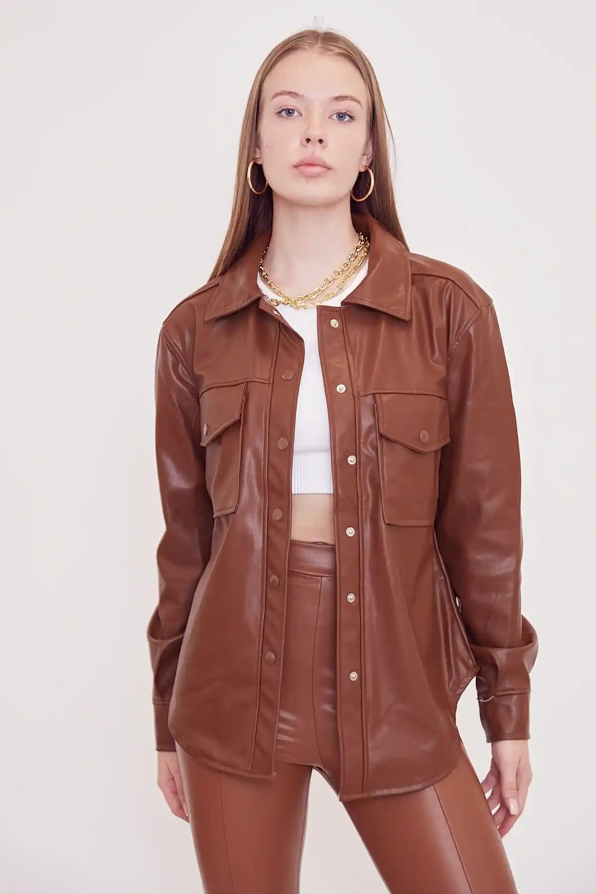 Deri Gömlek Modada Zamansız Şıklığın Temsilcisi ve Stil İpuçları