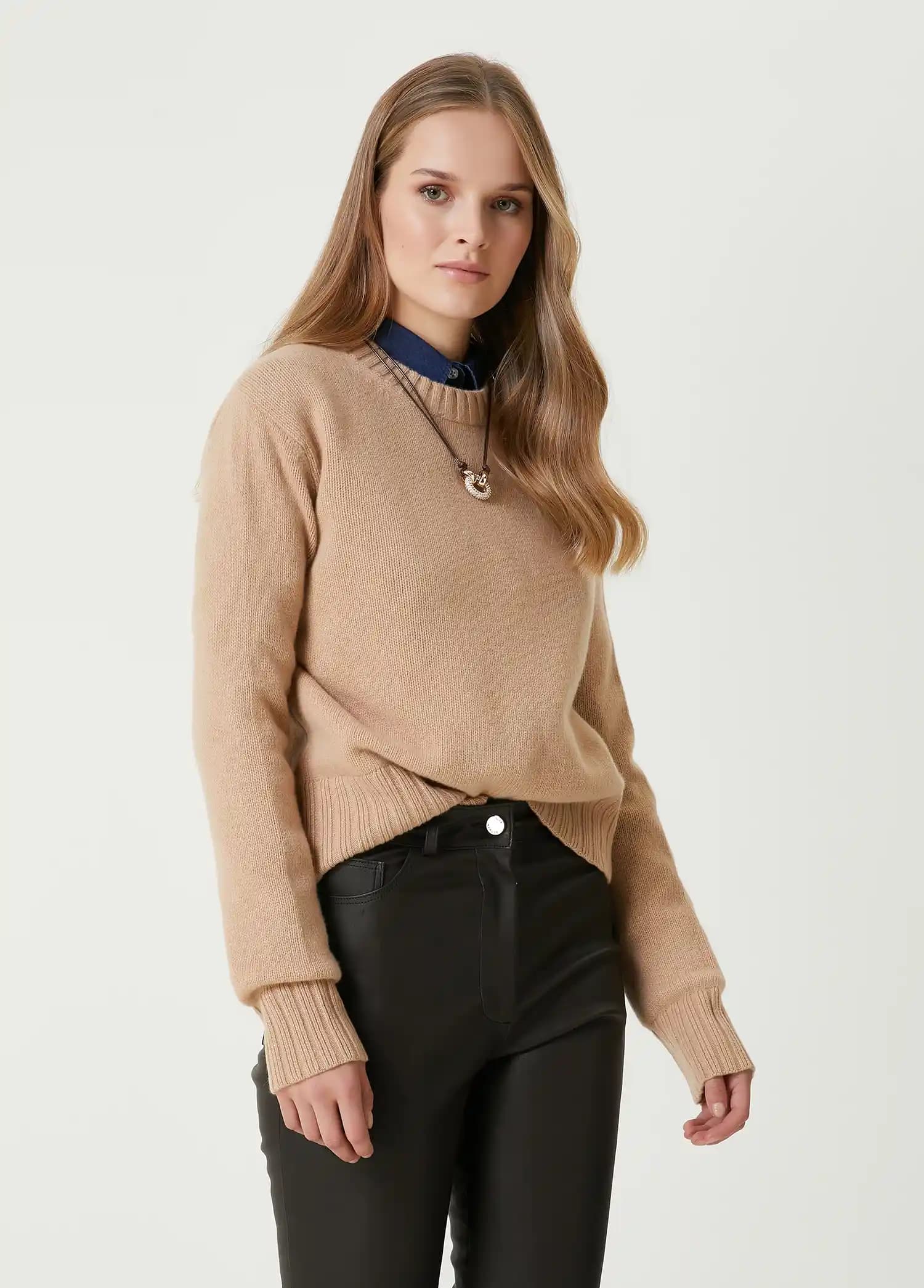 Deve Tüyü Kazaklar Moda Dünyasında Şıklık ve Rahatlığın Sembolü