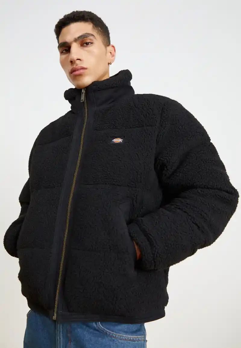 Dickies Mont: Moda ve Fonksiyonelliğin Buluştuğu Güncel Stil Rehberi