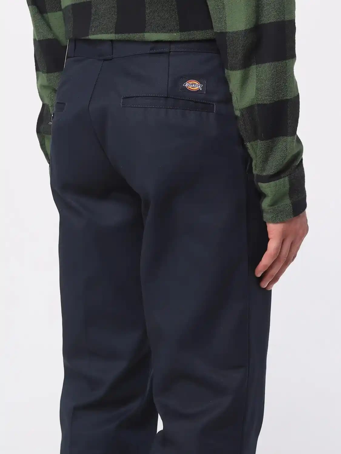 Dickies Pantolonları: Dayanıklılık ve Şıklığı Bir Arada Sunan Moda Seçeneği