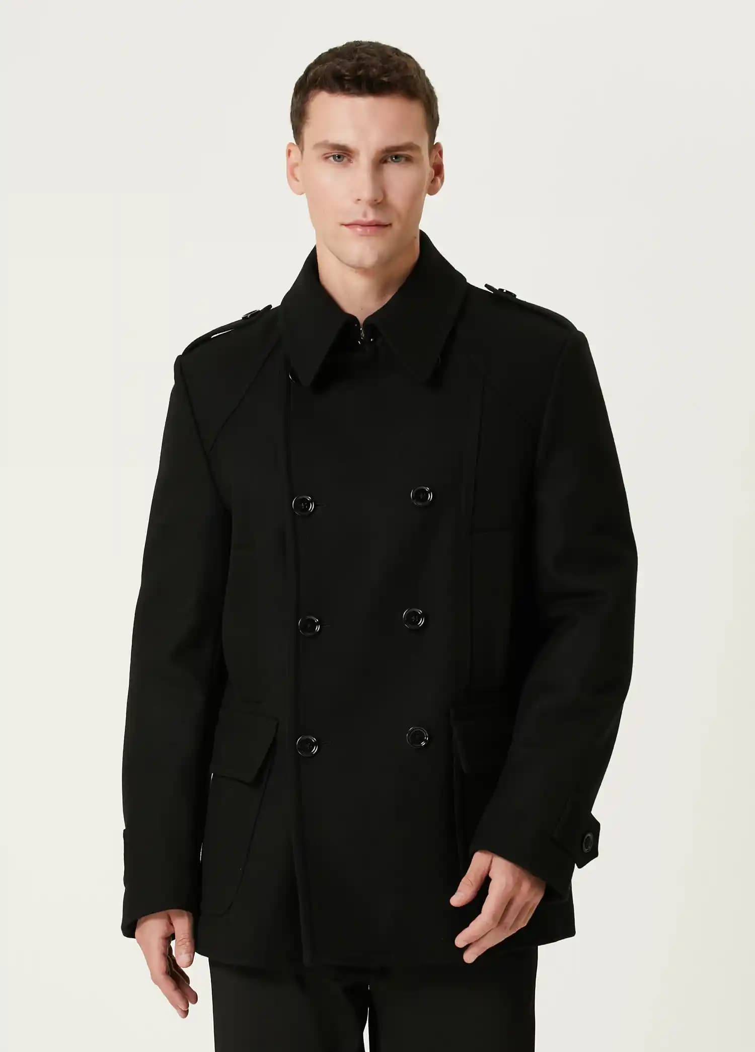 Dolce Gabbana Kabanlar: Moda Dünyasında Zarafet ve Şıklığın Simgesi