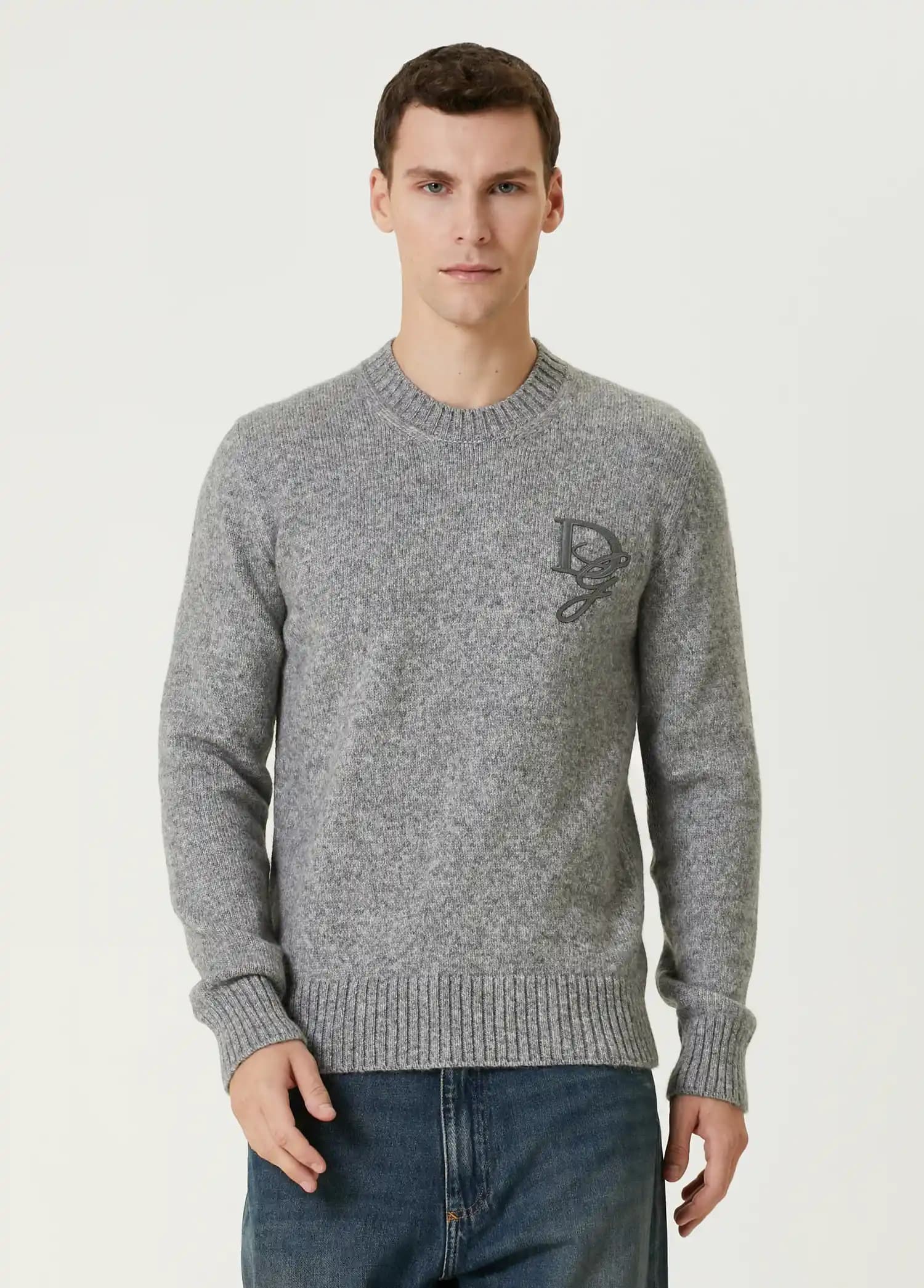 Dolce Gabbana Kazak Koleksiyonu: Zarafet ve Şıklığın Moda Dünyasındaki Yeri