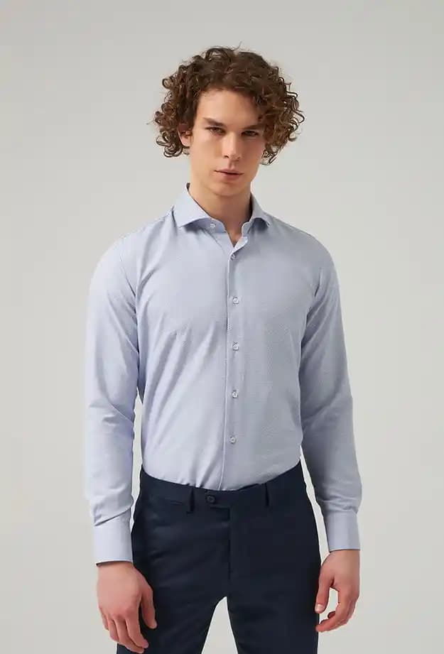 Ds Damat Slim Fit Gömlek: Modern Erkekler İçin Şık ve Çok Yönlü Giyim Seçeneği