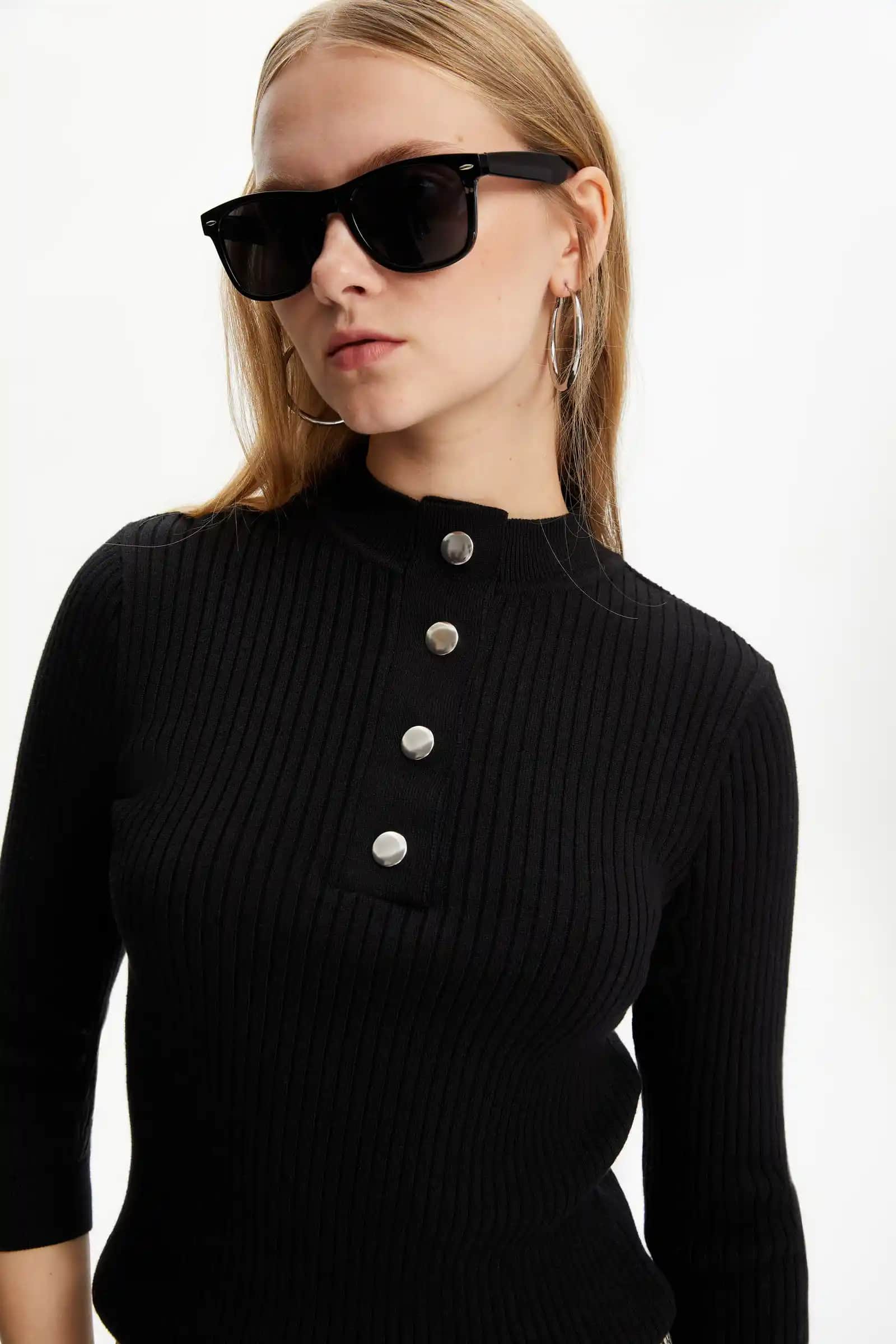 Düğmeli Triko Kazaklar Moda Trendleri ve Kombinasyon Önerileri 2023