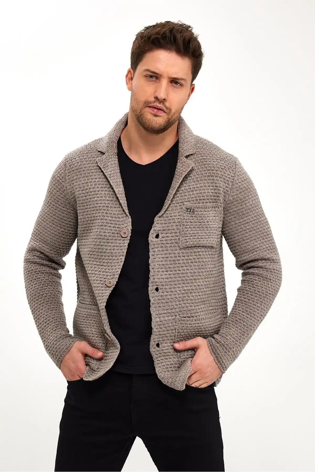 Düğmeli Triko Modası: Güncel Trendler ve Stil Önerileriyle Şıklık Yakalayın