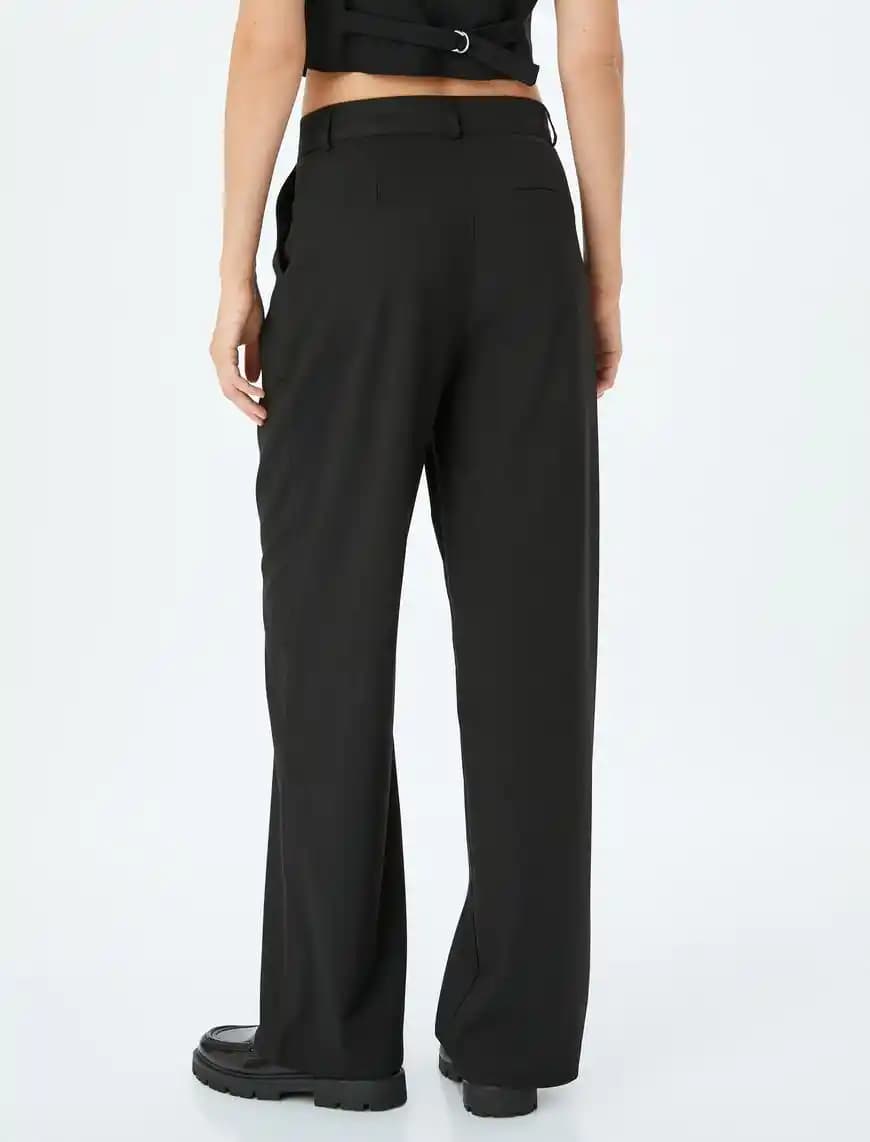 Düz Bol Paça Pantolonların Moda Dünyasındaki Yeri ve Stil İpuçları