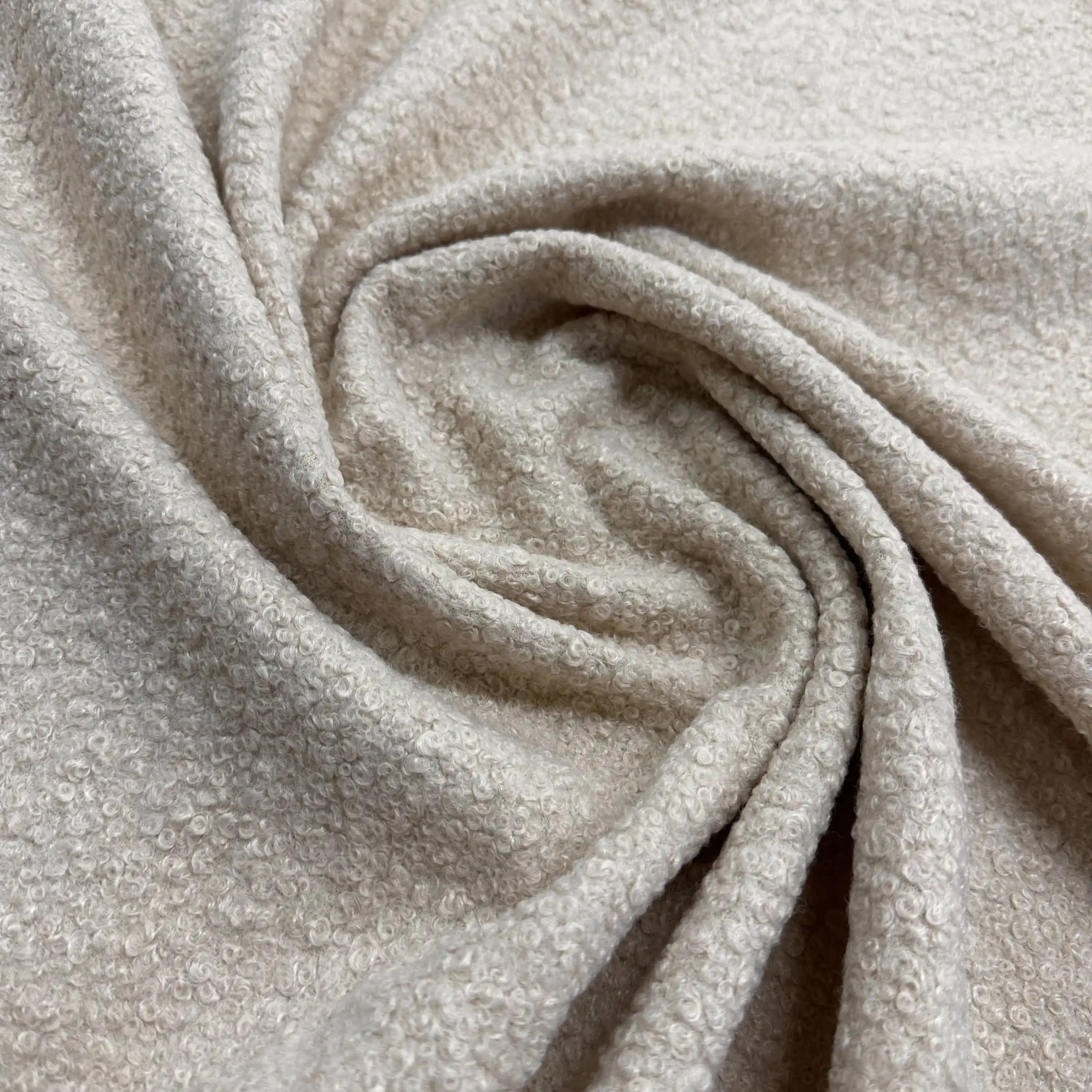 Düz Kumaşın Moda Dünyasındaki Yeri ve Sadelik ile Şıklık Yaratma Rehberi