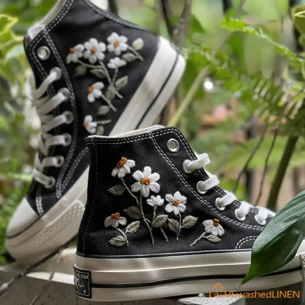 Ejderhalı Converse: Moda Dünyasında Cesur ve Benzersiz Bir Stil İfadesi