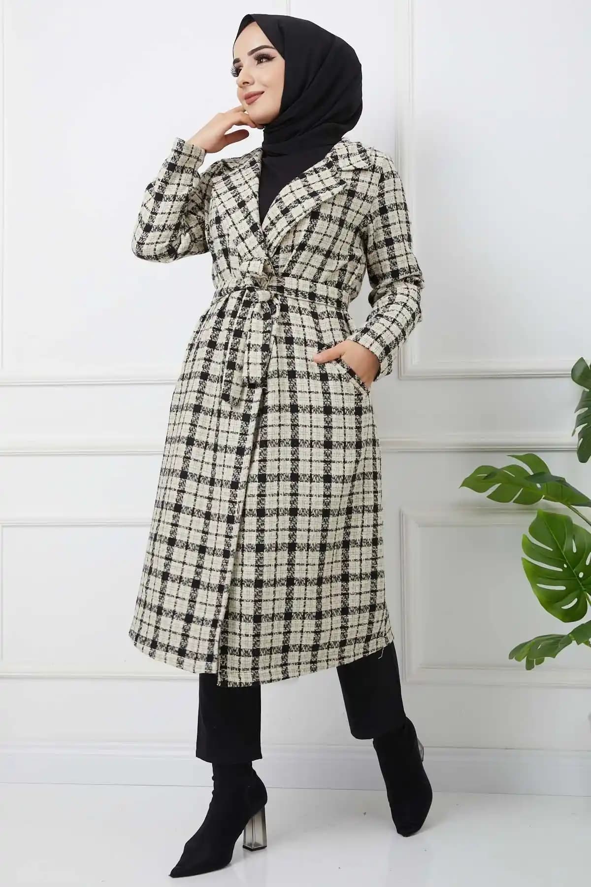 Ekose Kaşe Kabanlar: Kış Modasında Zamansız Şıklığın Modern Yansıması