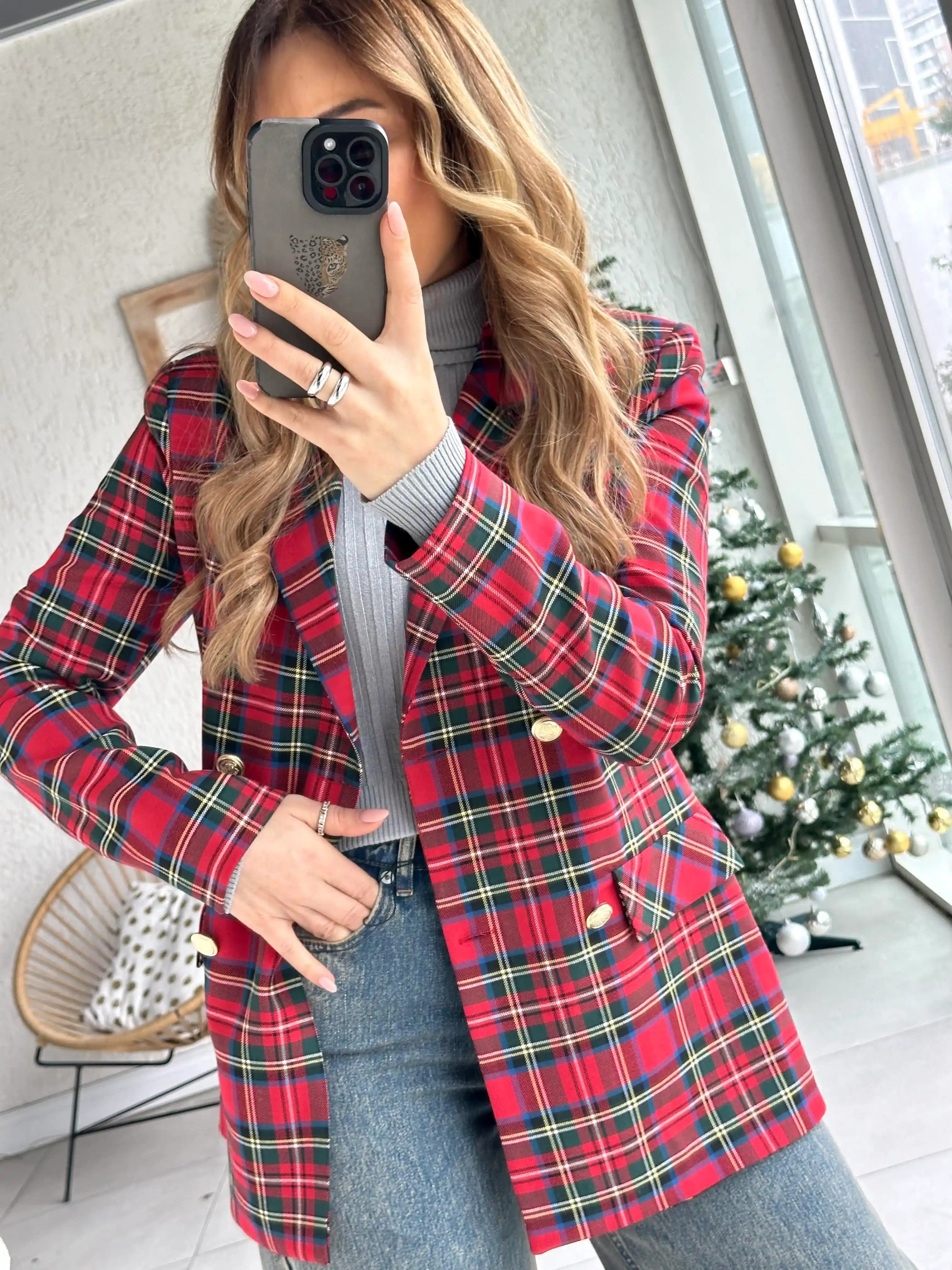 Ekoseli blazer ceketler: zamansız şıklık ve çok yönlü stil önerileri