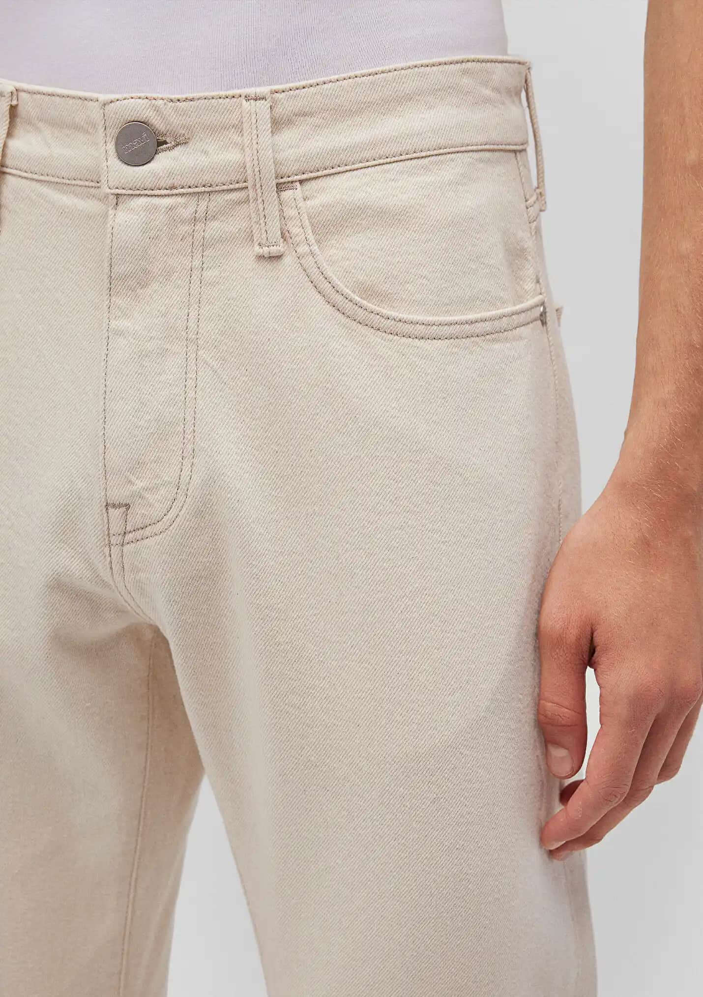 Ekru Jean Pantolonlar: Güncel Moda Trendleri ve Kombin Önerileri