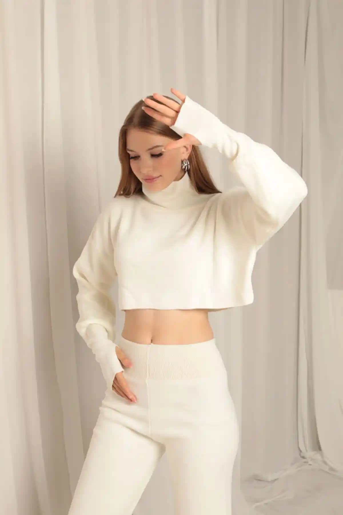 Ekru Takım Nedir ve Moda Dünyasında Neden Bu Kadar Popüler