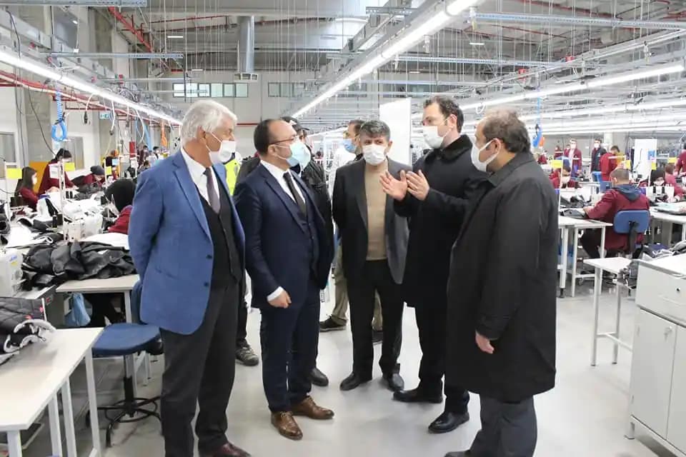 Elazığ Konfeksiyonu: Geleneksel ve Modern Yaklaşımlarla Sürdürülebilir Moda Liderliği