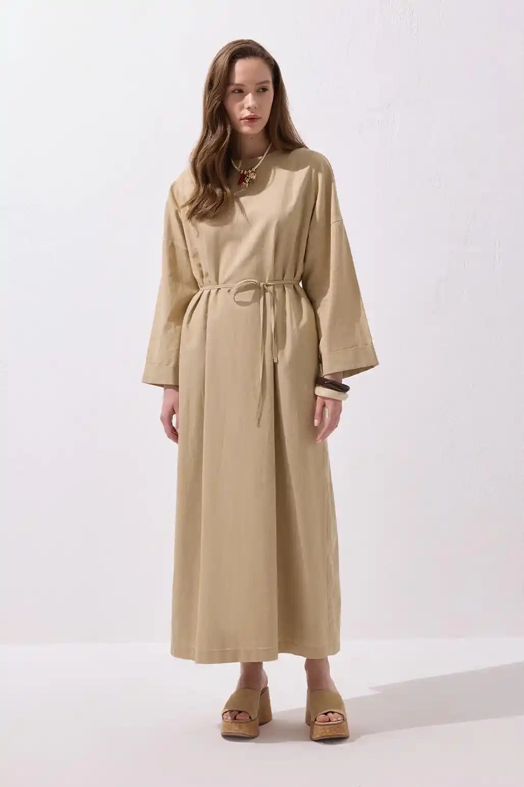 Elbise Tüyü Nedir ve Moda Dünyasında Zarafet ve Şıklık Sağlayan Detay