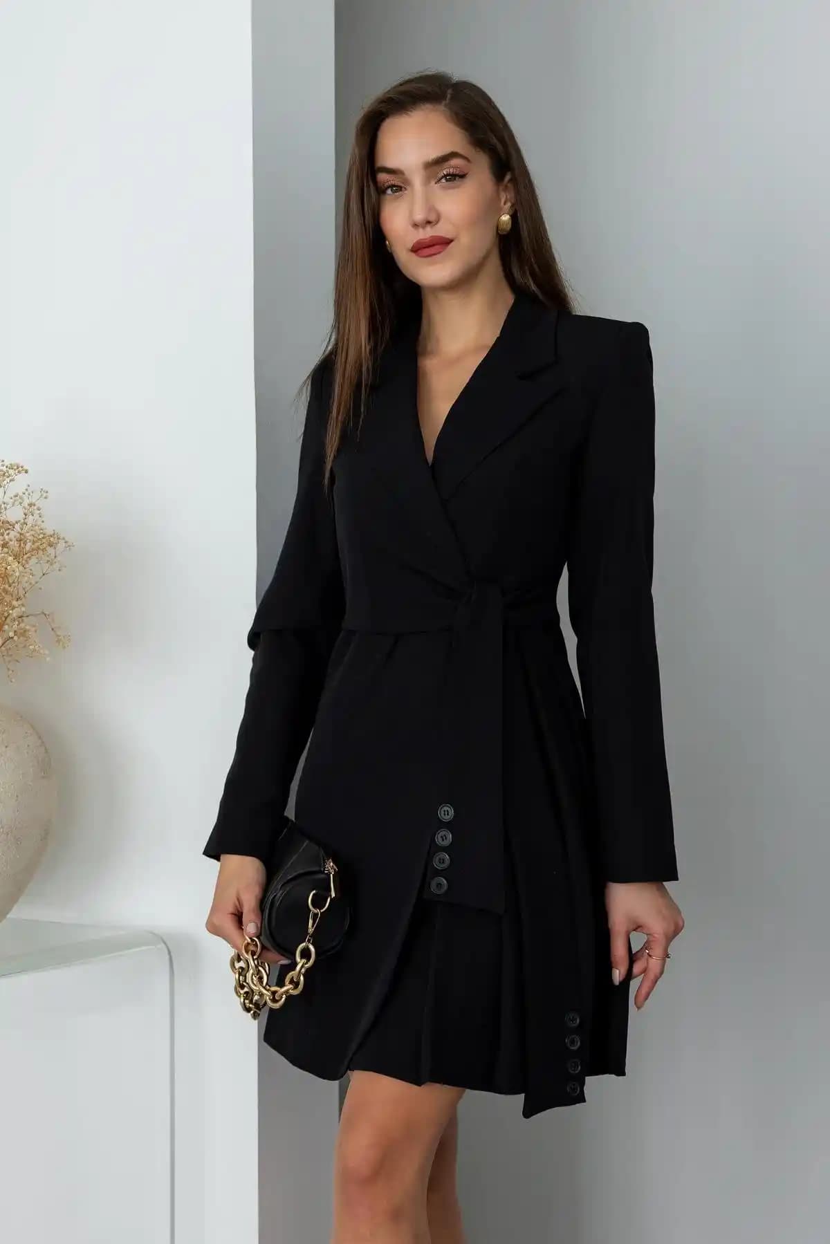 Elbise ve Ceket Kombinasyonlarıyla Şıklık ve İşlevselliği Yakalayın