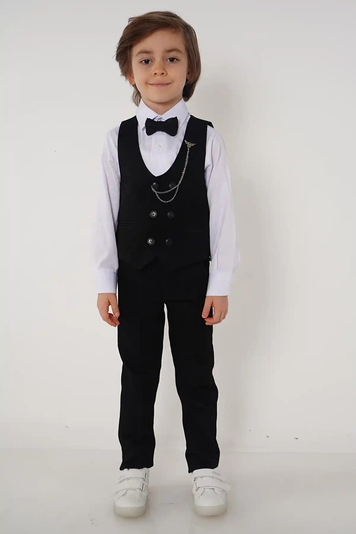 Erkek Çocuklar İçin Yelekli Takım Seçenekleri ve Moda Trendleri