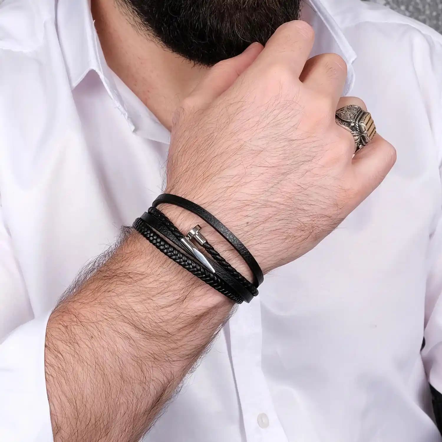 Erkek Deri Çelik Bileklikler: Moda ve Şıklığın Modern Detayları