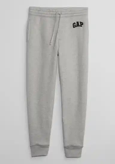 Erkek Eşofman Altlarında Moda ve Konforun Buluşması Gap Trendleri ve Stil İpuçları