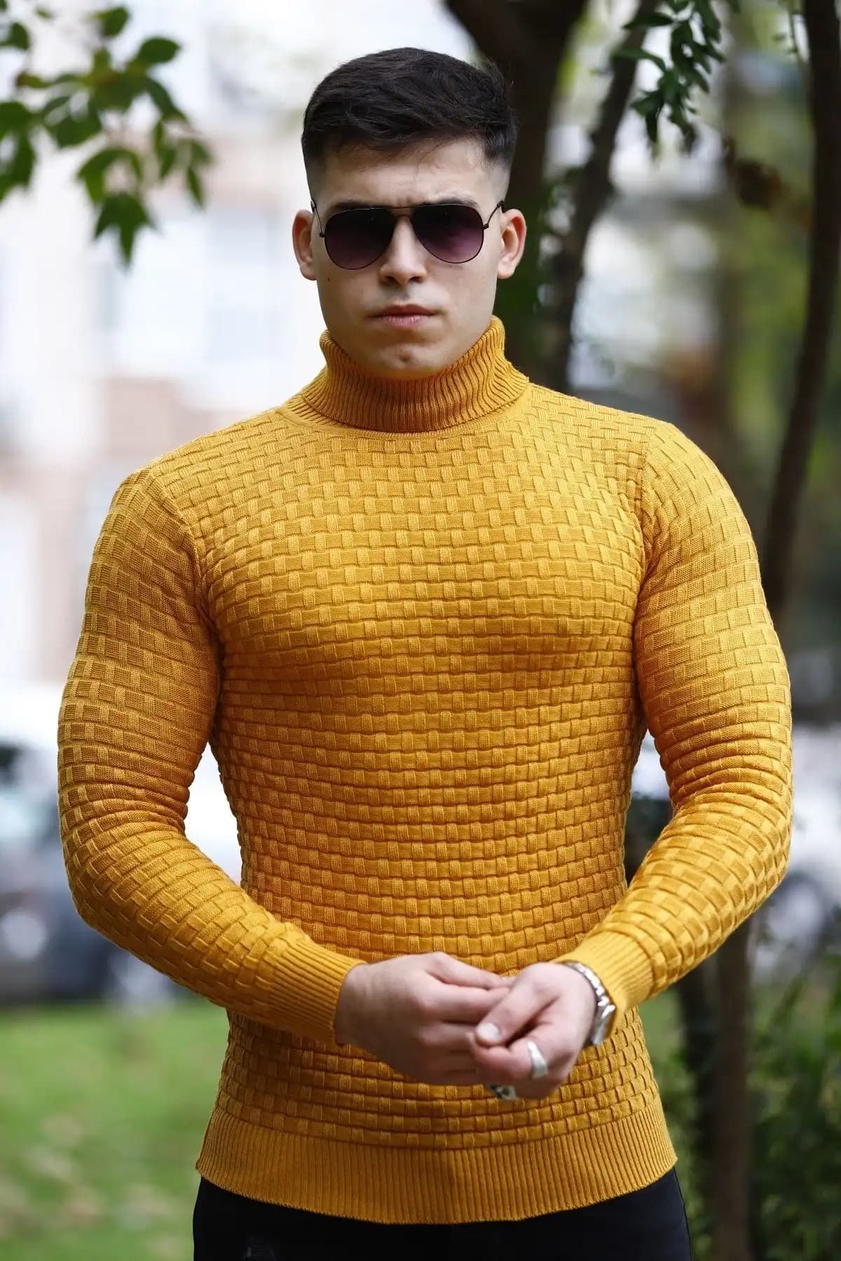 Erkek Giyiminde Kazaklar: Stil ve Konforun Buluştuğu Çok Yönlü Parçalar