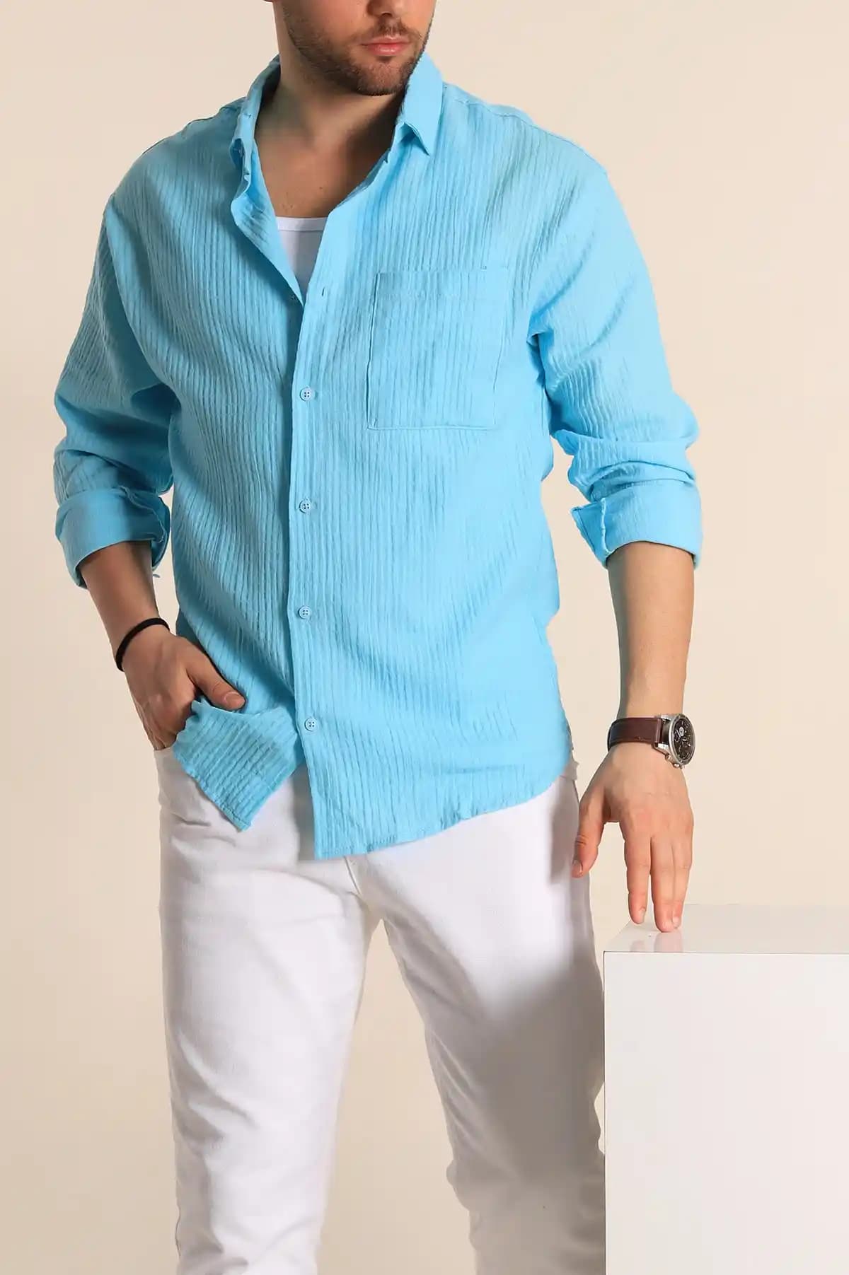 Erkek Gömlekleri: Moda Trendleri, Seçim ve Kombinasyon İpuçlarıyla Çok Yönlü Stil Rehberi