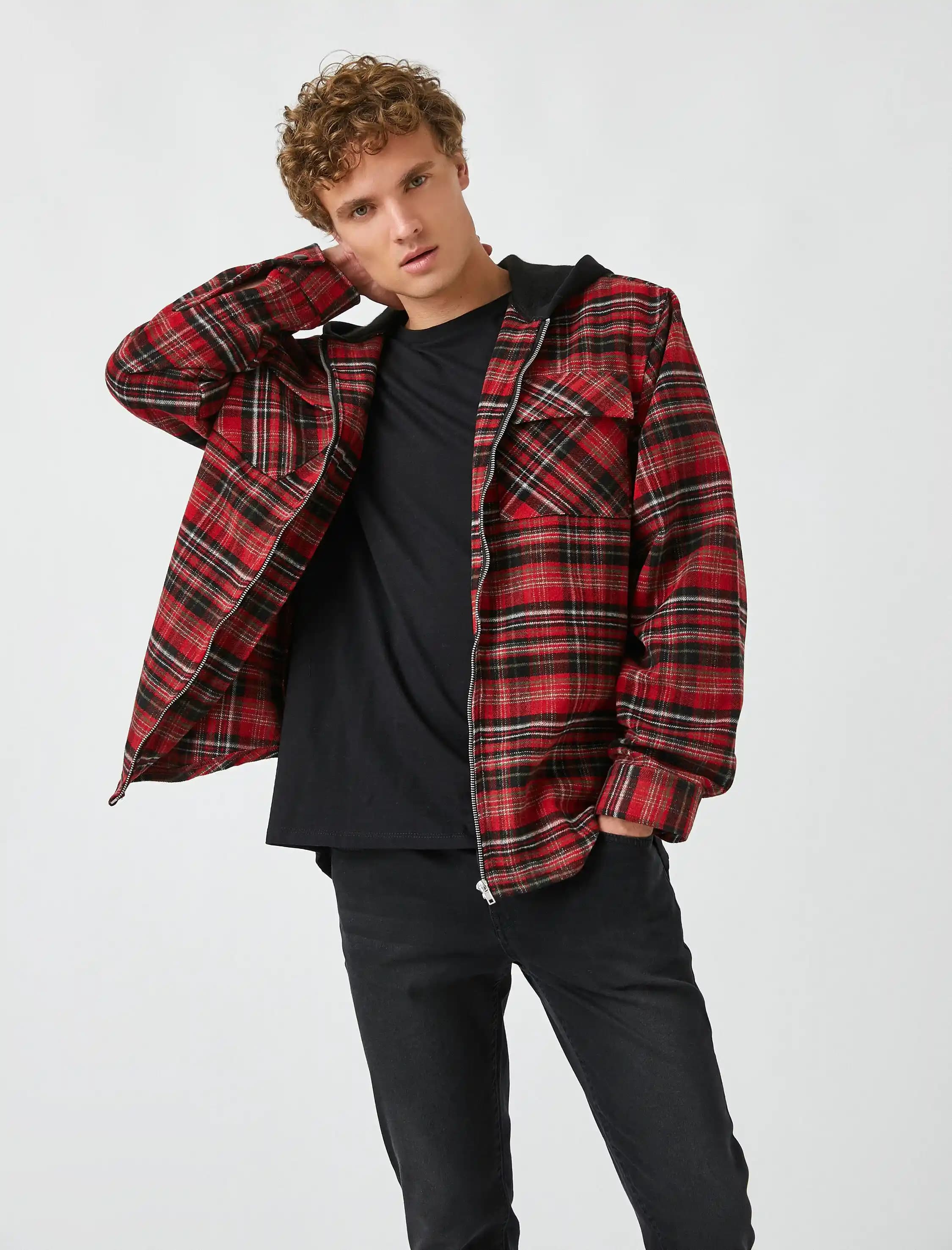 Erkek Kapşonlu Gömlek: Günlük ve Şık Kombinler İçin Modern Moda Tercihi