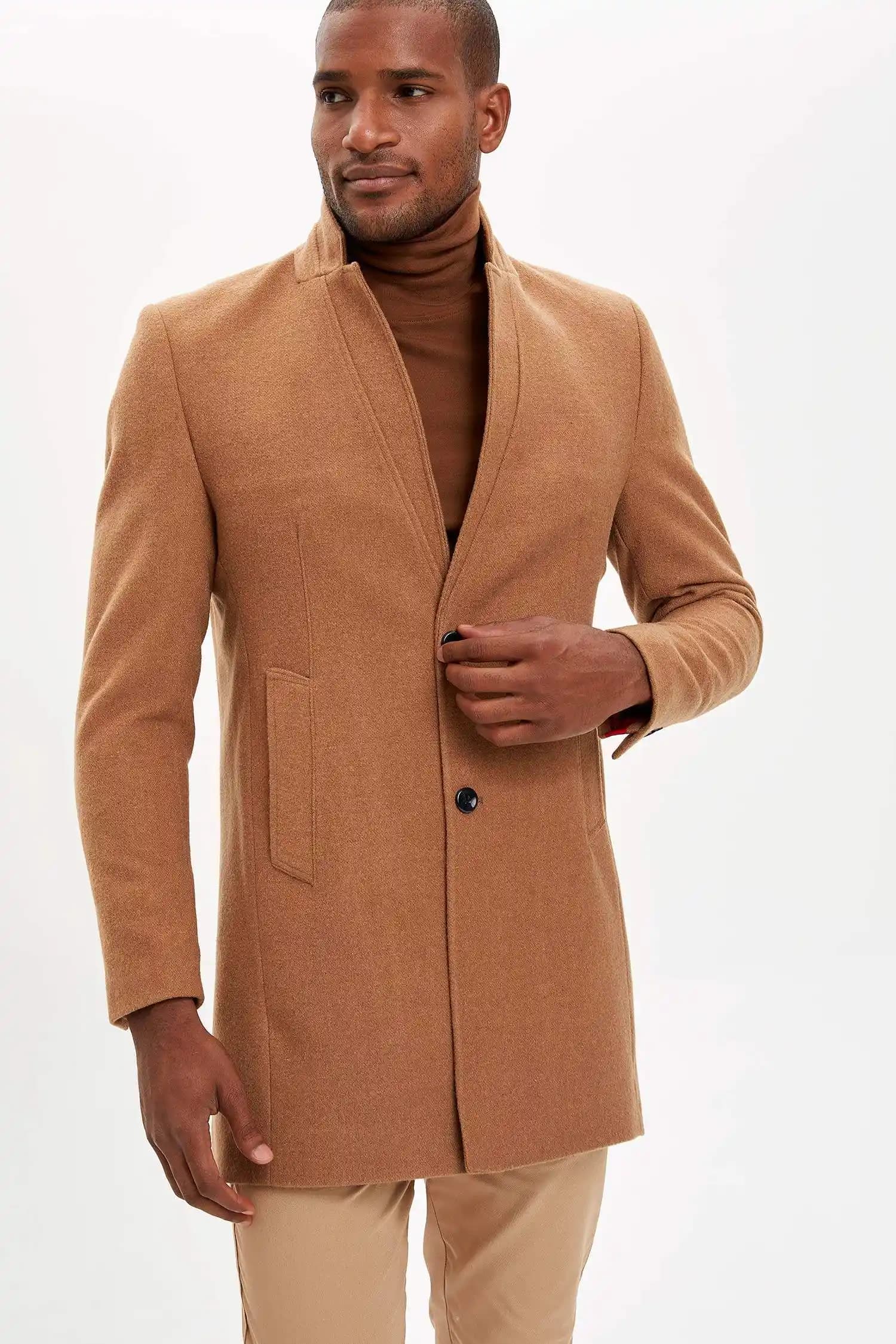 Erkek Kaşe Kabanlar: Modanın Şıklık ve Fonksiyonelliği Bir Arada Sunan Seçenekleri