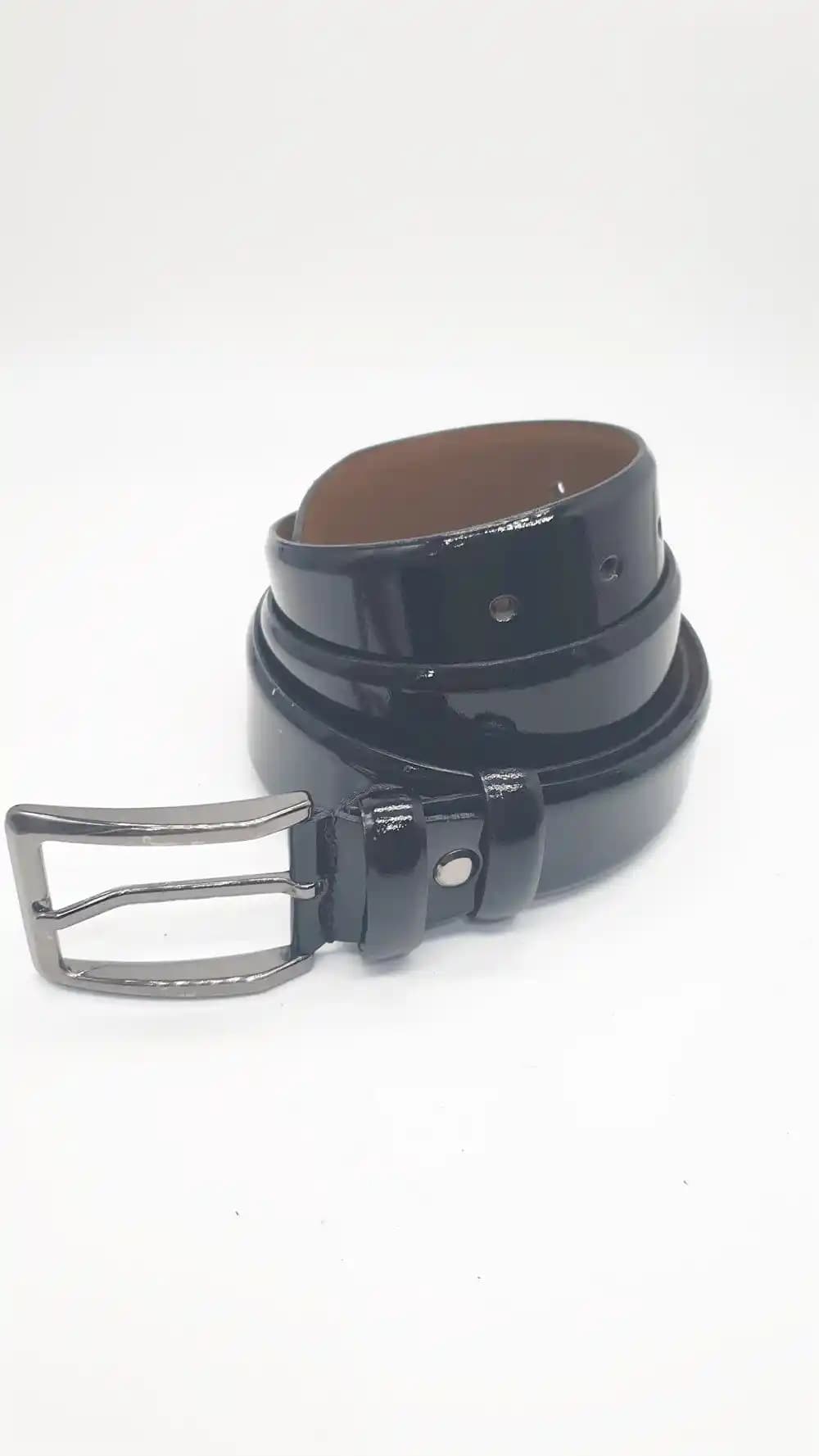 Erkek Klasik Kemerleri: Zamansız Şıklık ve Stil İçin En İyi Seçenekler