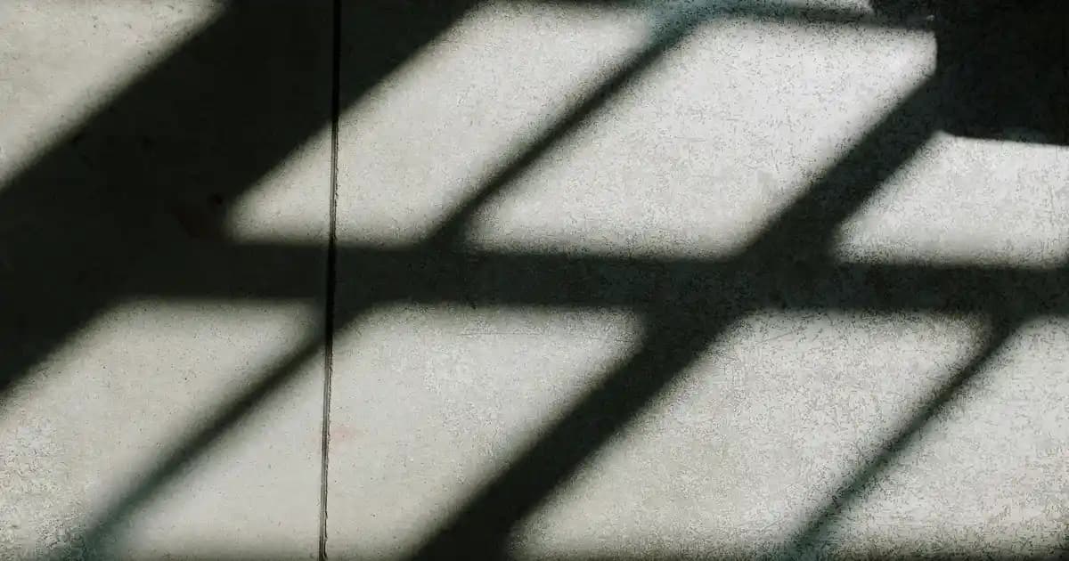 Erkek Modasında Haki Sırt Çantası: Stil ve Fonksiyonellik Bir Arada Güncel Trendler