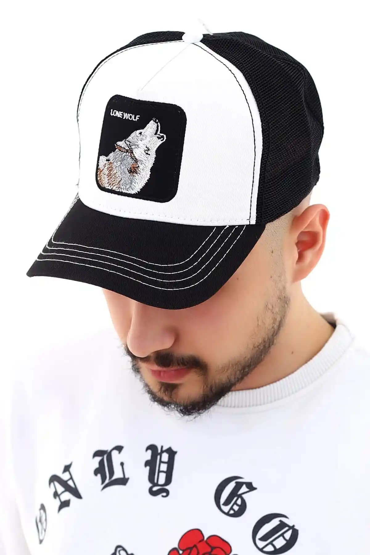 Erkek Modasında Hayvan Figürlü Şapkalar: Tarz ve Kendini İfade Etme Yöntemleri