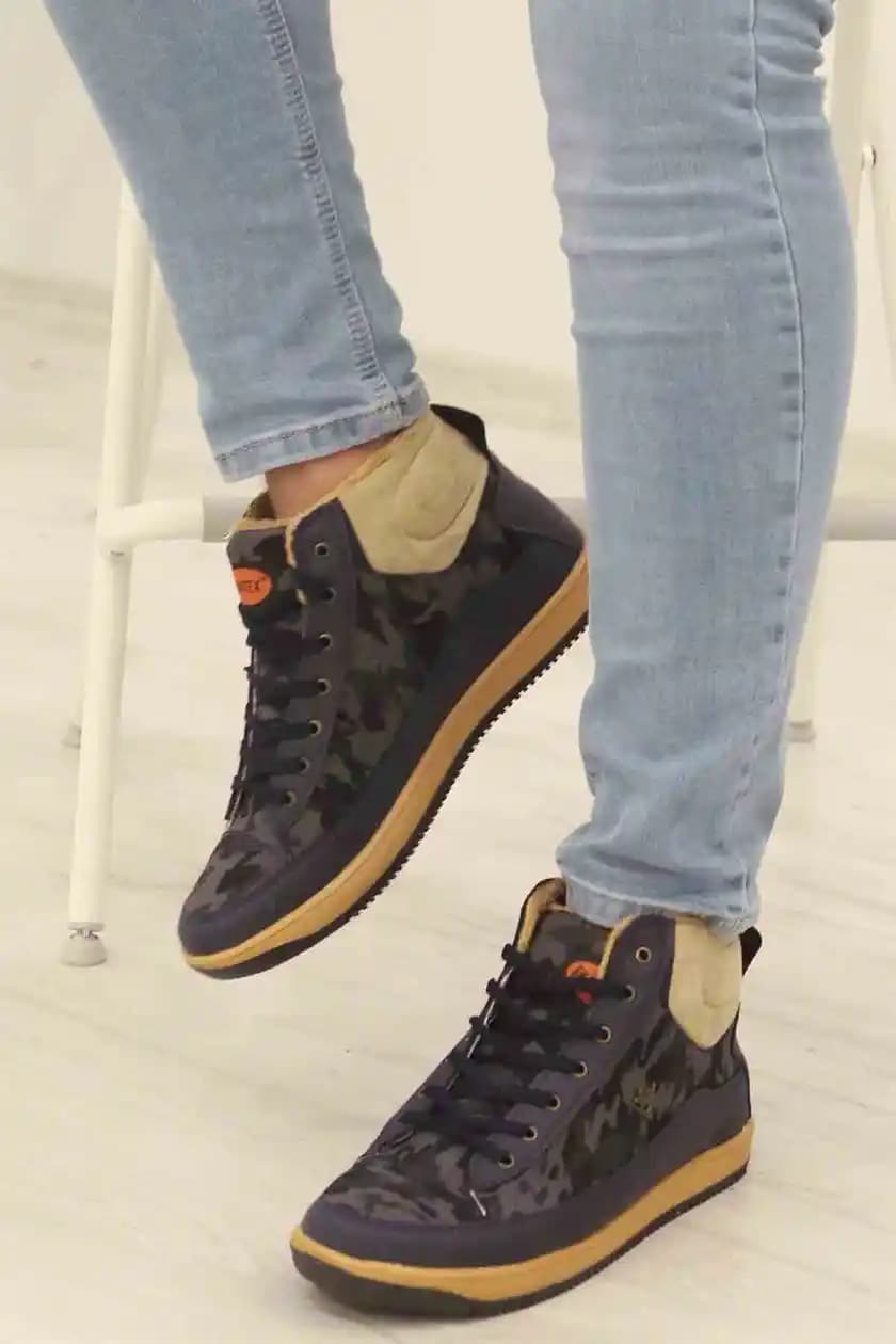 Erkek Modasında Kamuflaj Ayakkabılar: Stil ve Fonksiyonun Birleşimi