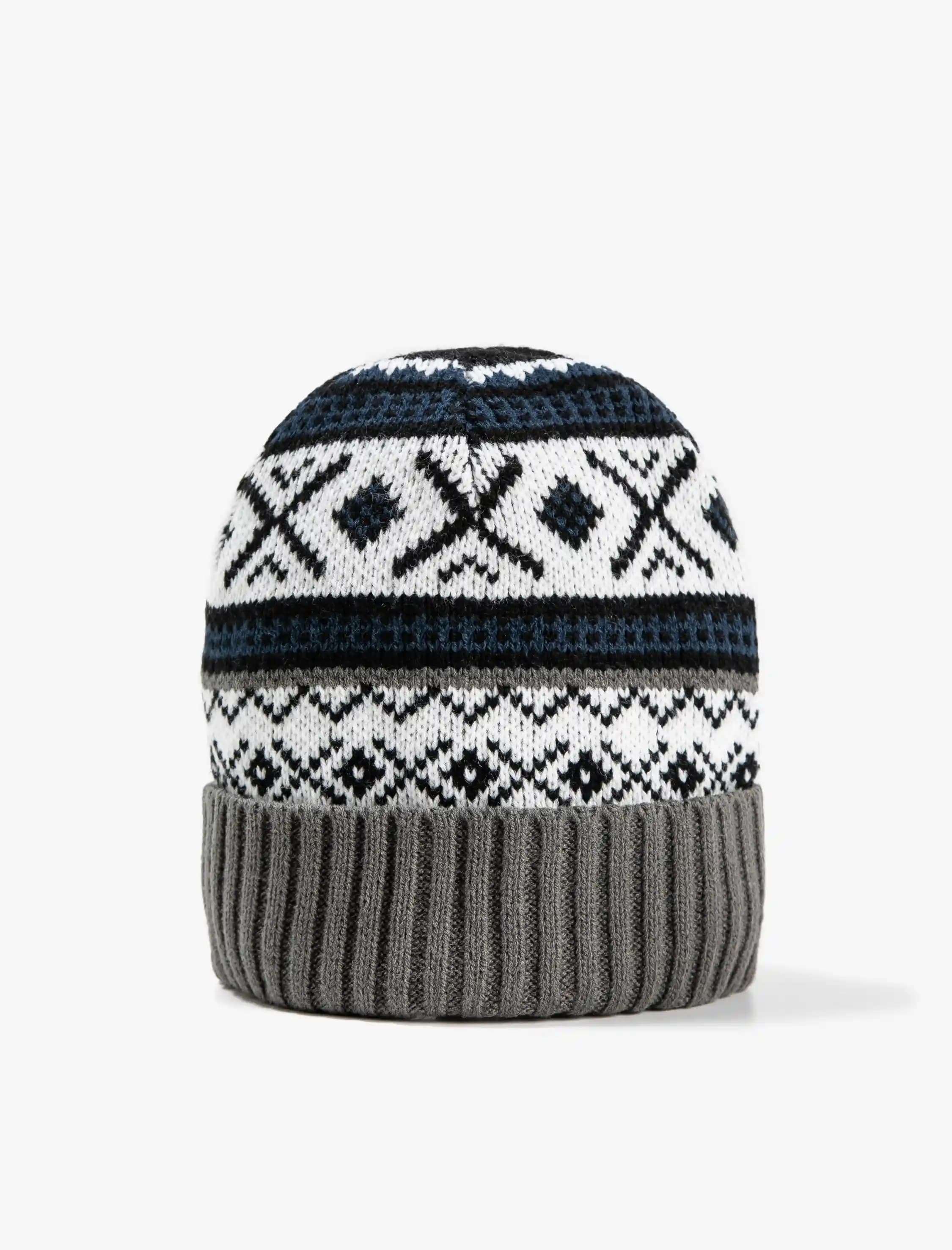 Erkek Modasında Örgü ve Bere Kullanımı ile Şıklığa Sıcacık Dokunuşlar