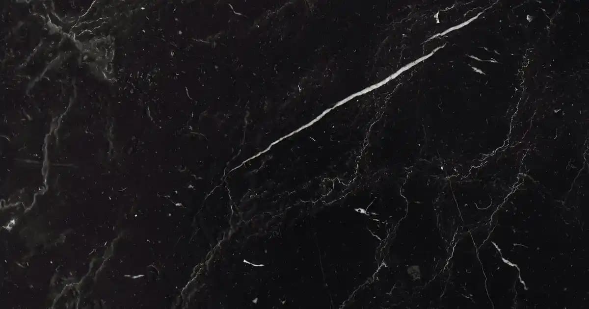 Erkek Şalı: Geleneksel ve Modern Tasarımlarla Şıklık ve Fonksiyonellik Öne Çıkıyor