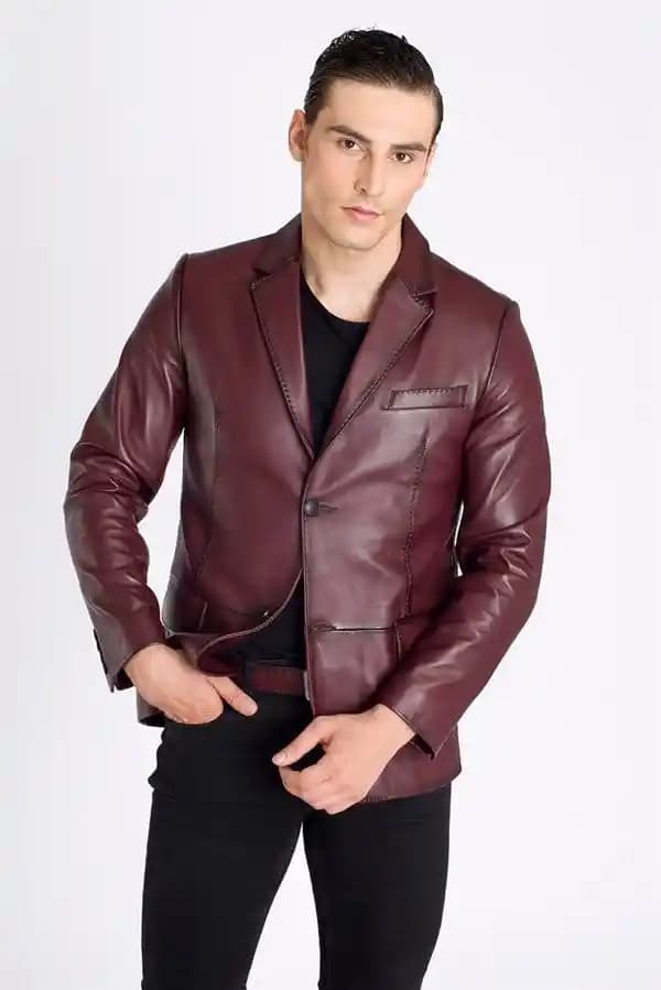 Erkekler İçin Bordo Ceket: Şıklık ve Tarzı Yansıtan Çok Yönlü Bir Giyim Parçası
