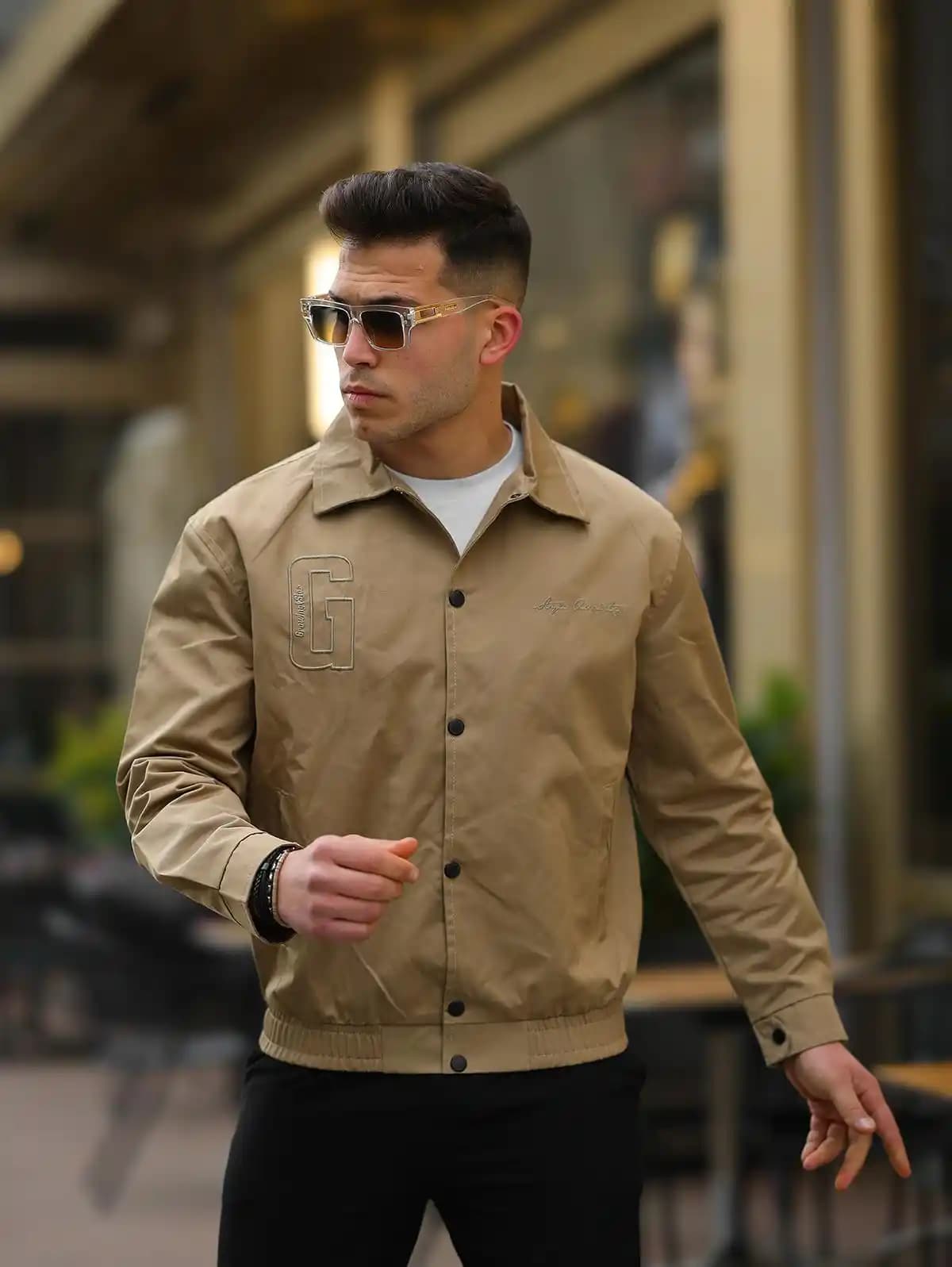 Erkekler İçin Camel Ceket: Modern ve Zamansız Şıklık İçin Stil ve Bakım İpuçları