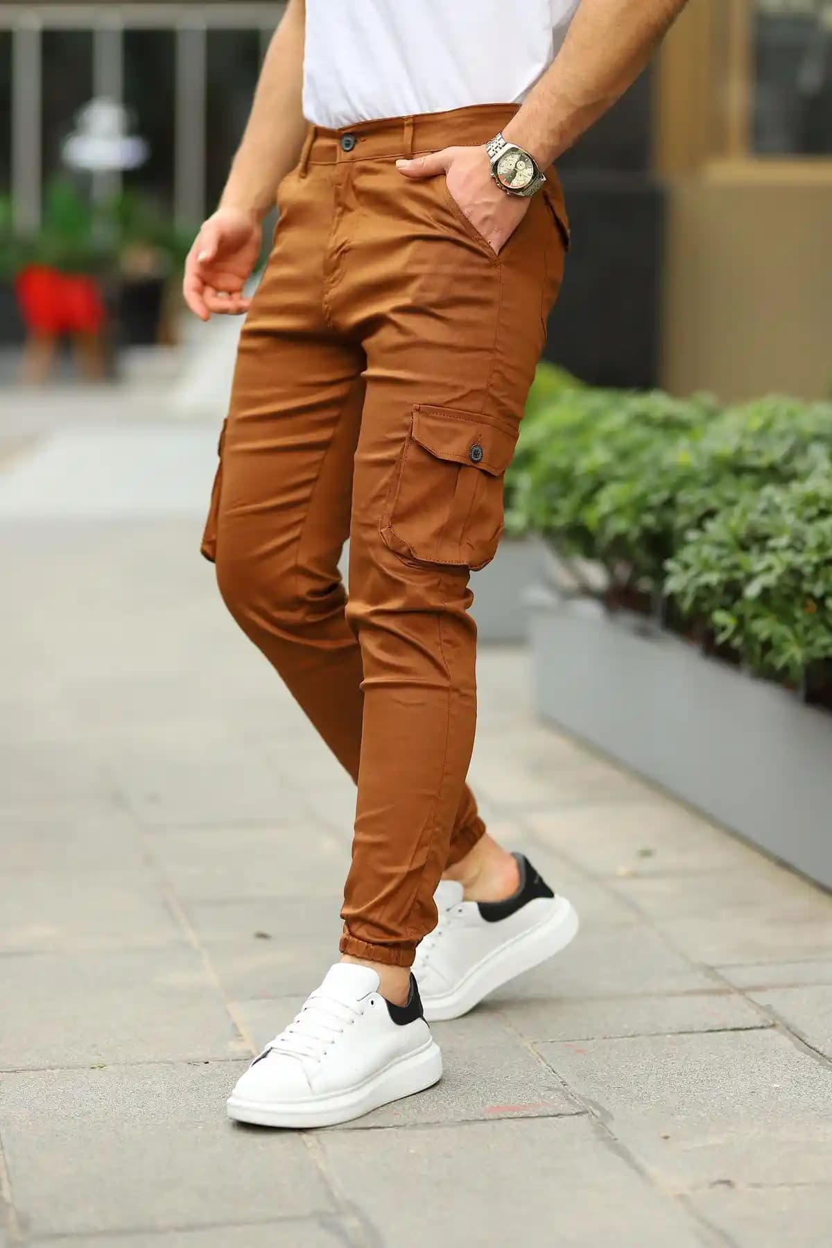 Erkekler İçin Camel Pantolon Kombinasyonu Rehberi: Şıklık ve Konforun Buluşması