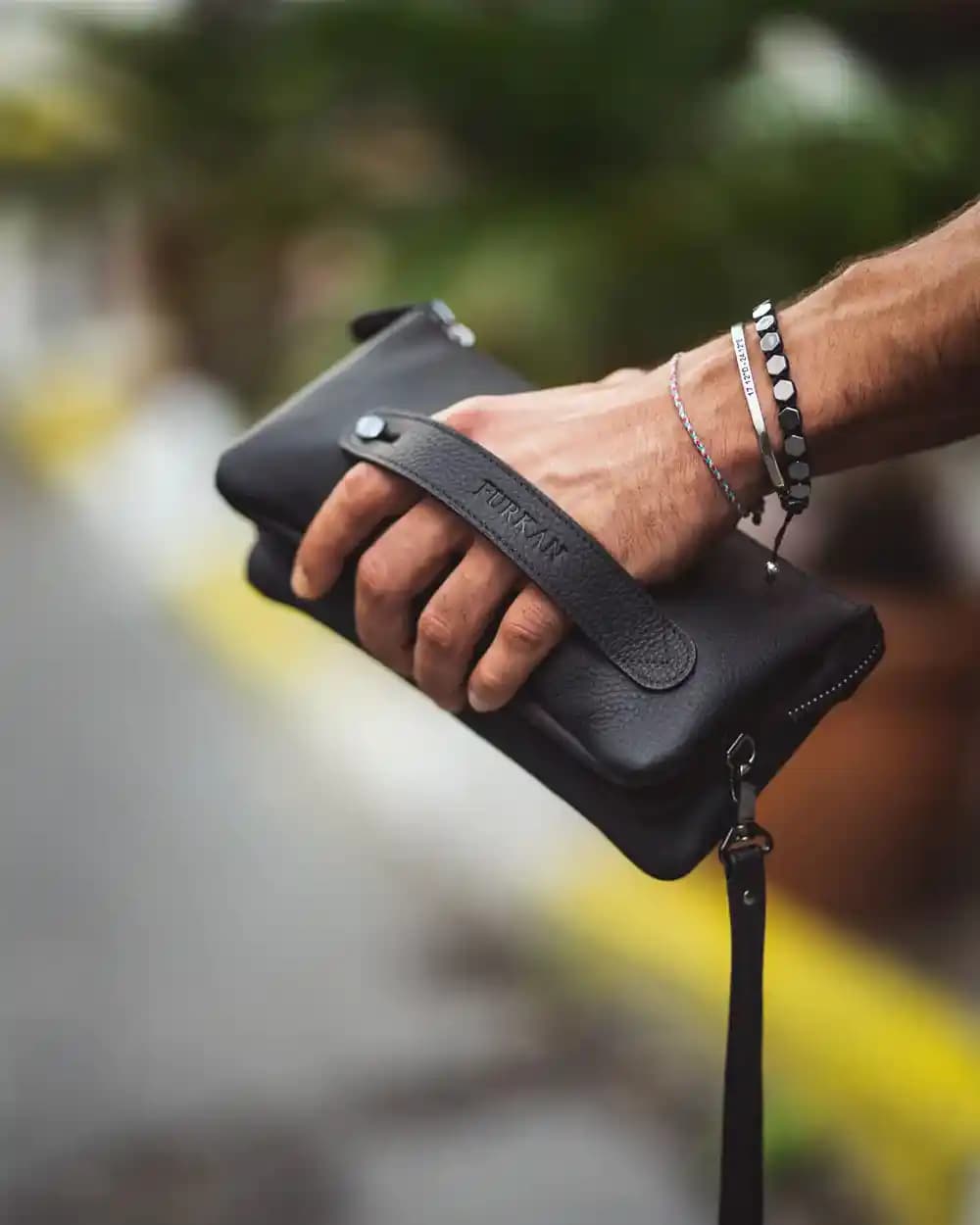 Erkekler İçin Deri Çanta Modelleri ve Seçiminde Dikkat Edilmesi Gerekenler