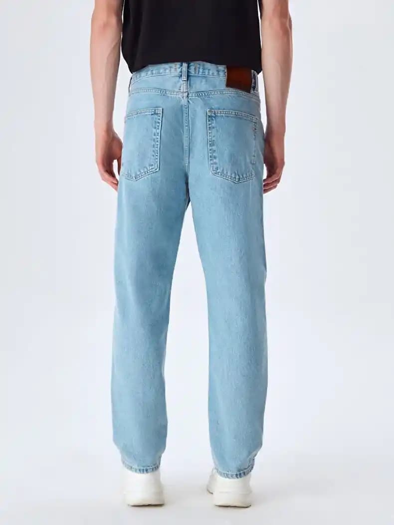 Erkekler İçin Geniş Kesim Pantolonlar: Rahat ve Şık Bir Giyim Seçeneği