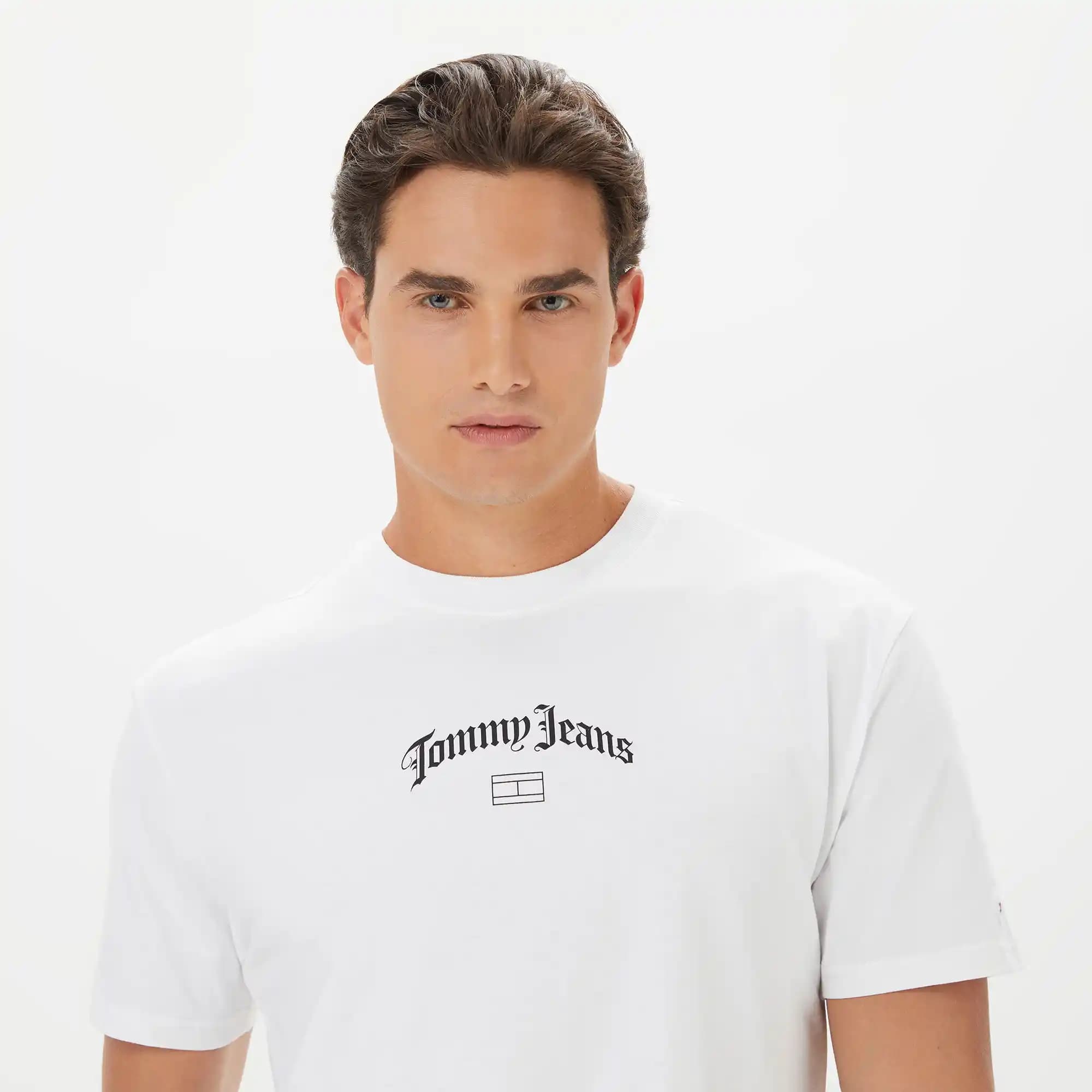 Erkekler İçin Grunge Giyim Rehberi: Temel Özellikler ve Moda Trendleri