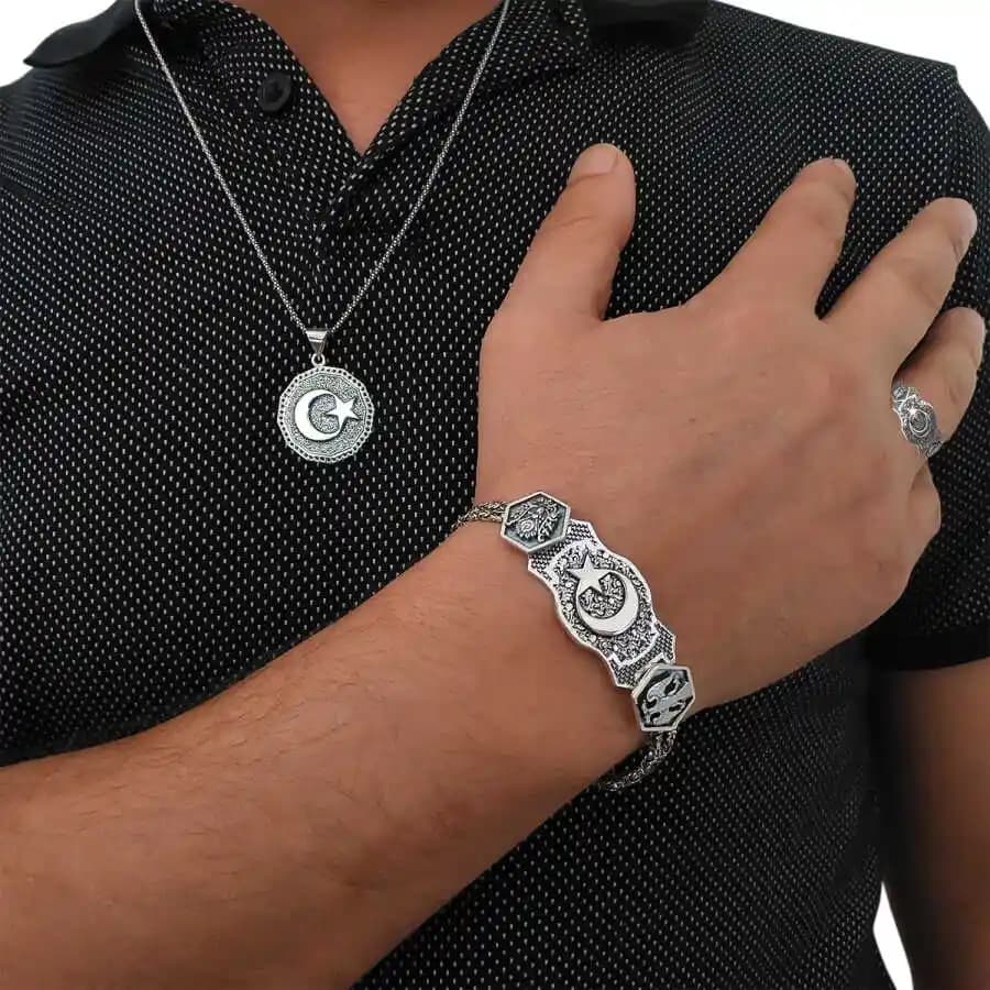 Erkekler İçin Güncel Takı Trendleri ve Stil İpuçları 2023