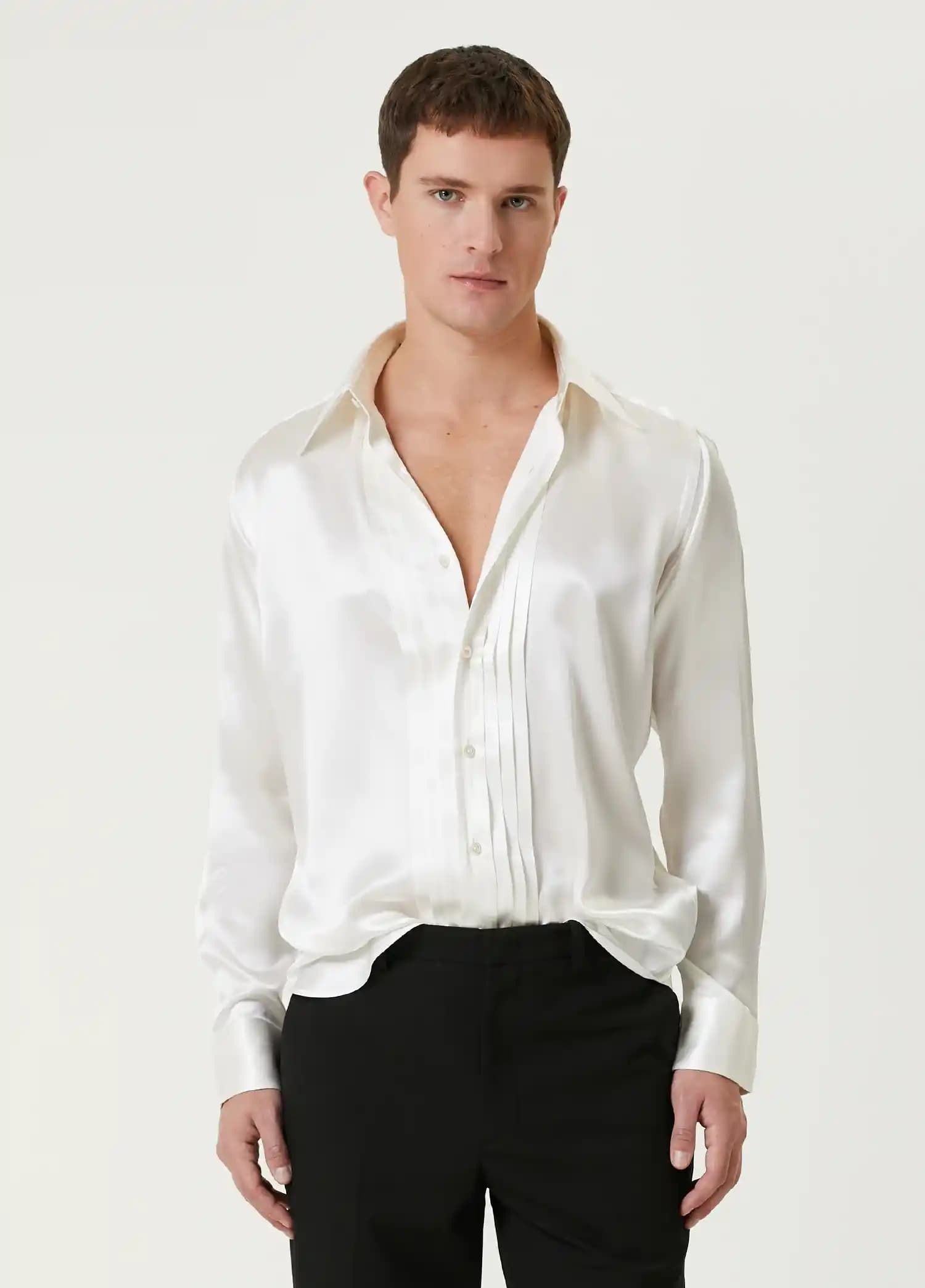 Erkekler İçin Ipek Giysi: Şıklık ve Konforun Buluştuğu Modern Erkek Giyim Trendleri