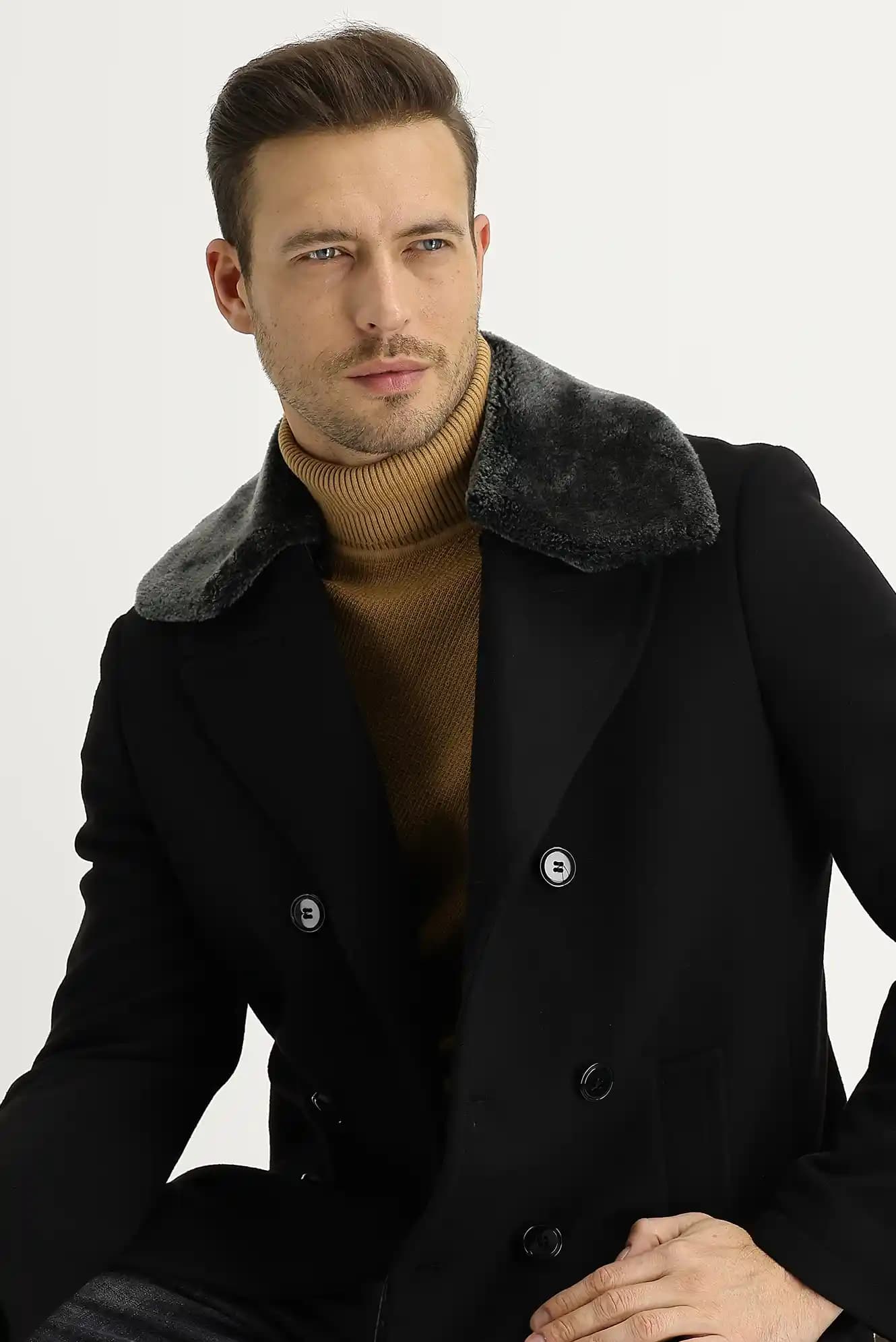 Erkekler İçin Kürk Yaka Kaban Seçenekleri ve Güncel Moda Trendleri