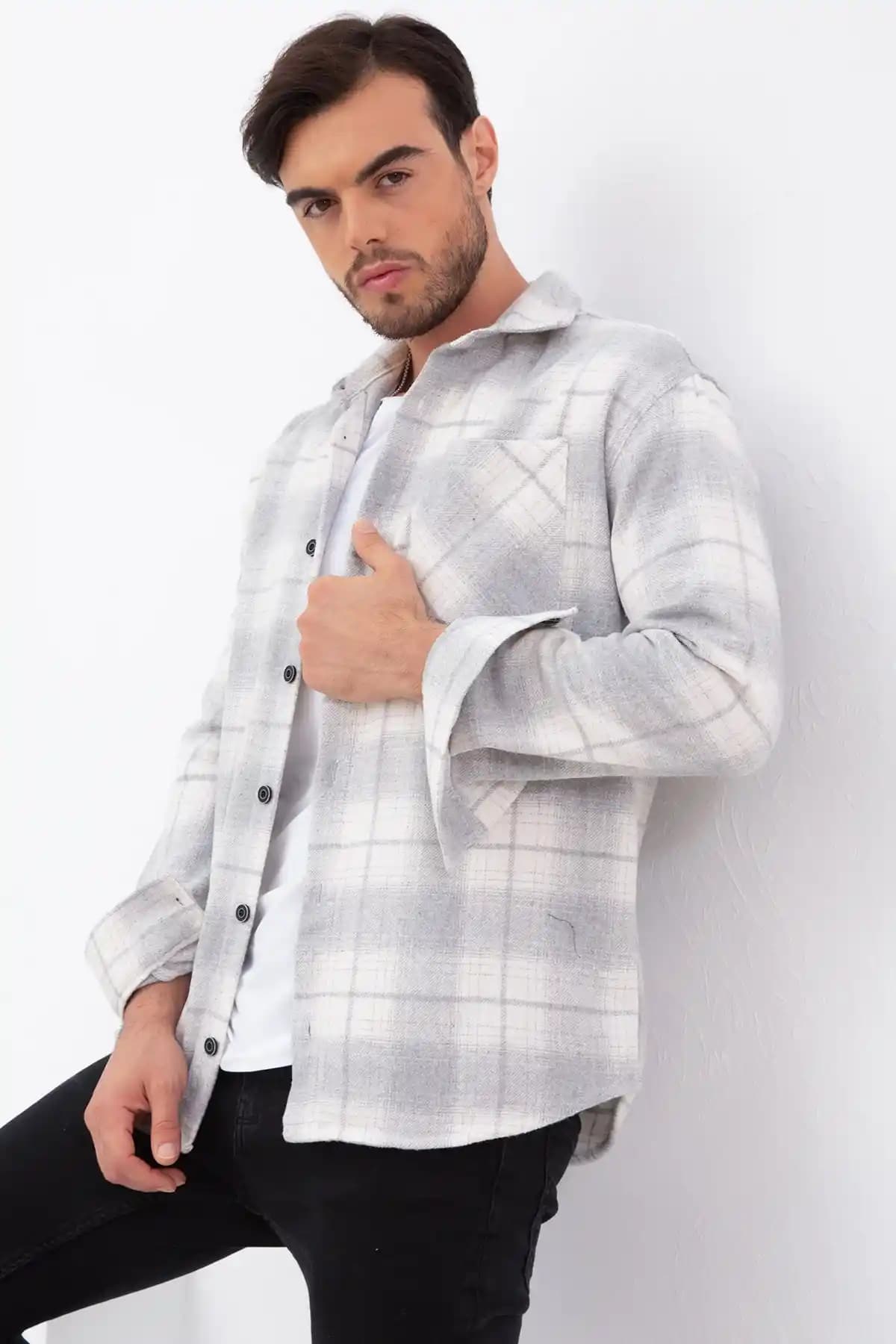 Erkekler İçin Oversize Oduncu Gömlekler: Moda ve Rahatlığın Birleştiği Trendler