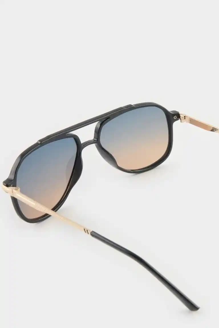 Erkekler İçin Renkli Güneş Gözlüğü Modası ve Fonksiyonel Avantajlar