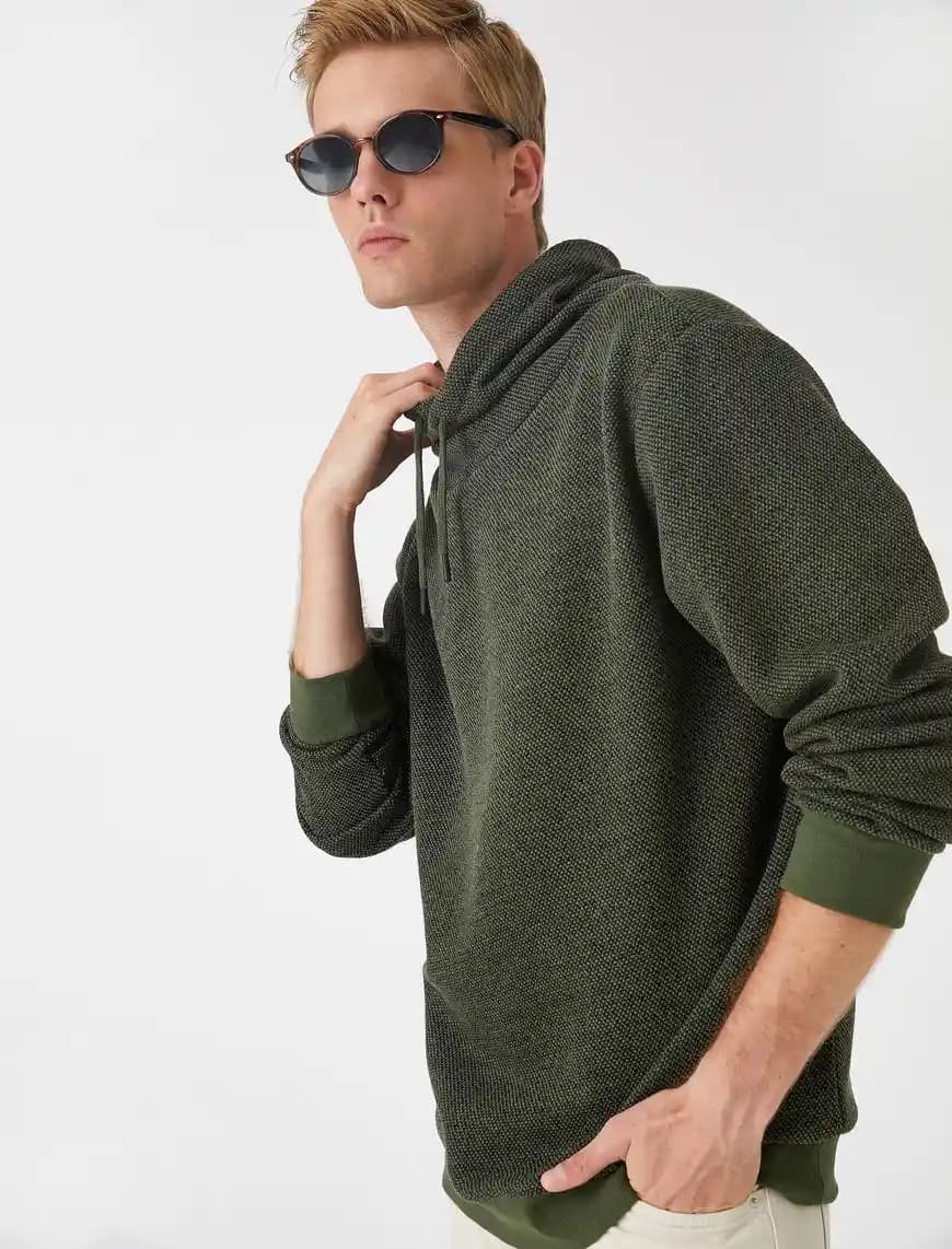 Erkekler İçin Şal Yaka Kazaklar: Moda ve Konforun Buluştuğu En Trend Parçalar