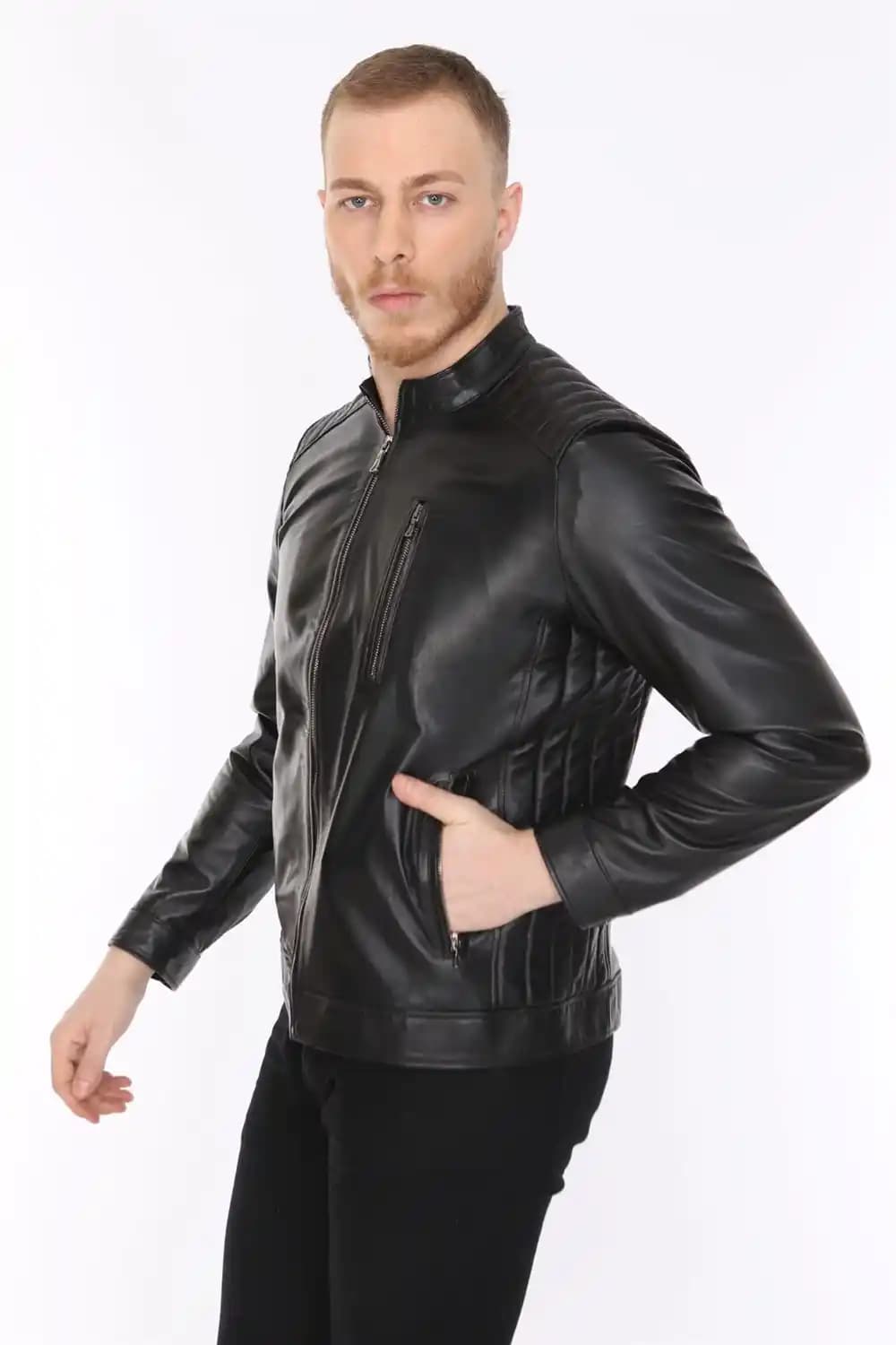 Erkekler İçin Siyah Deri Mont: Stil ve Fonksiyonellik İçin Kapsamlı Rehber