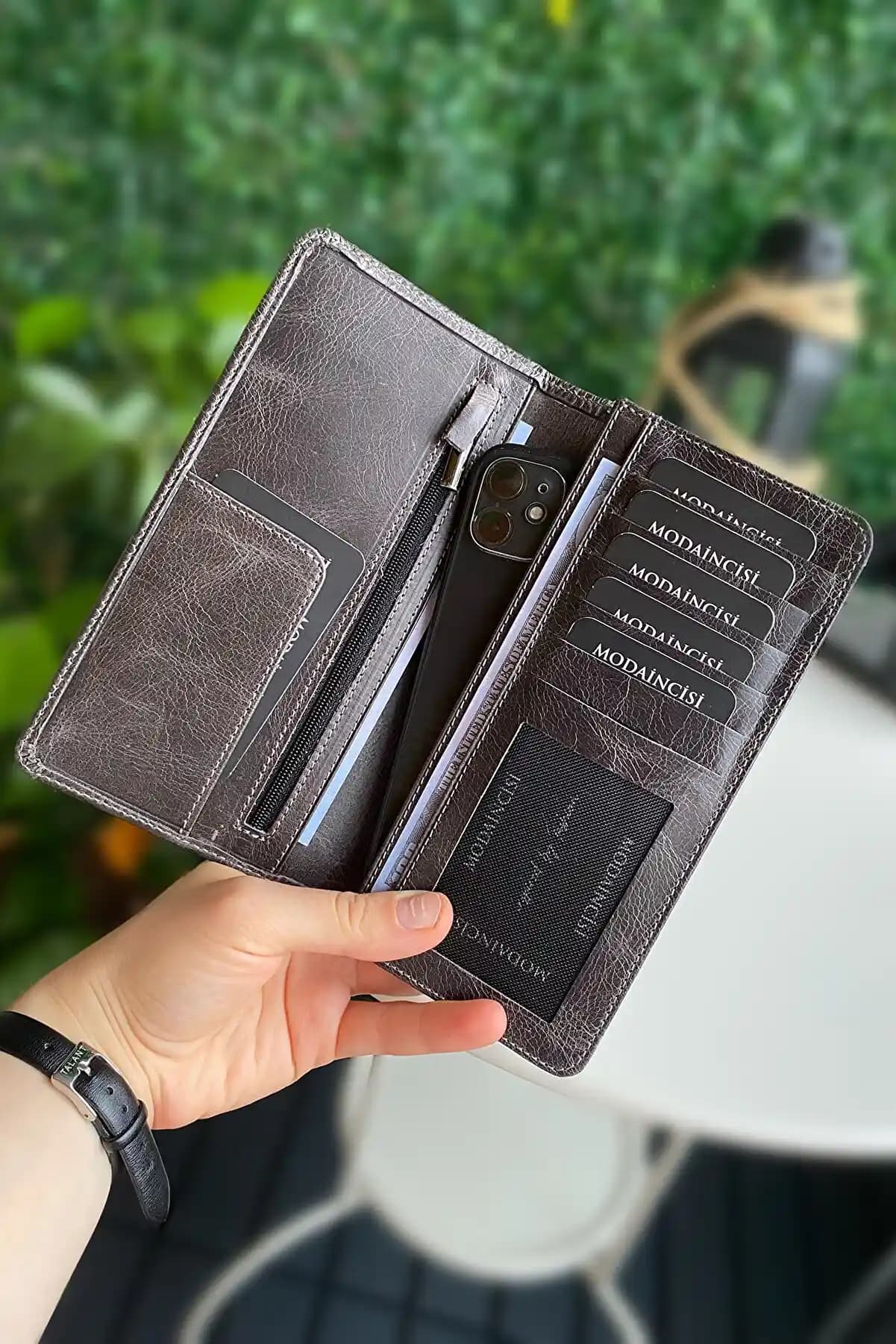 Erkekler İçin Telefon Bölmeli Cüzdanlar: Güncel Trendler ve Kullanım İpuçları