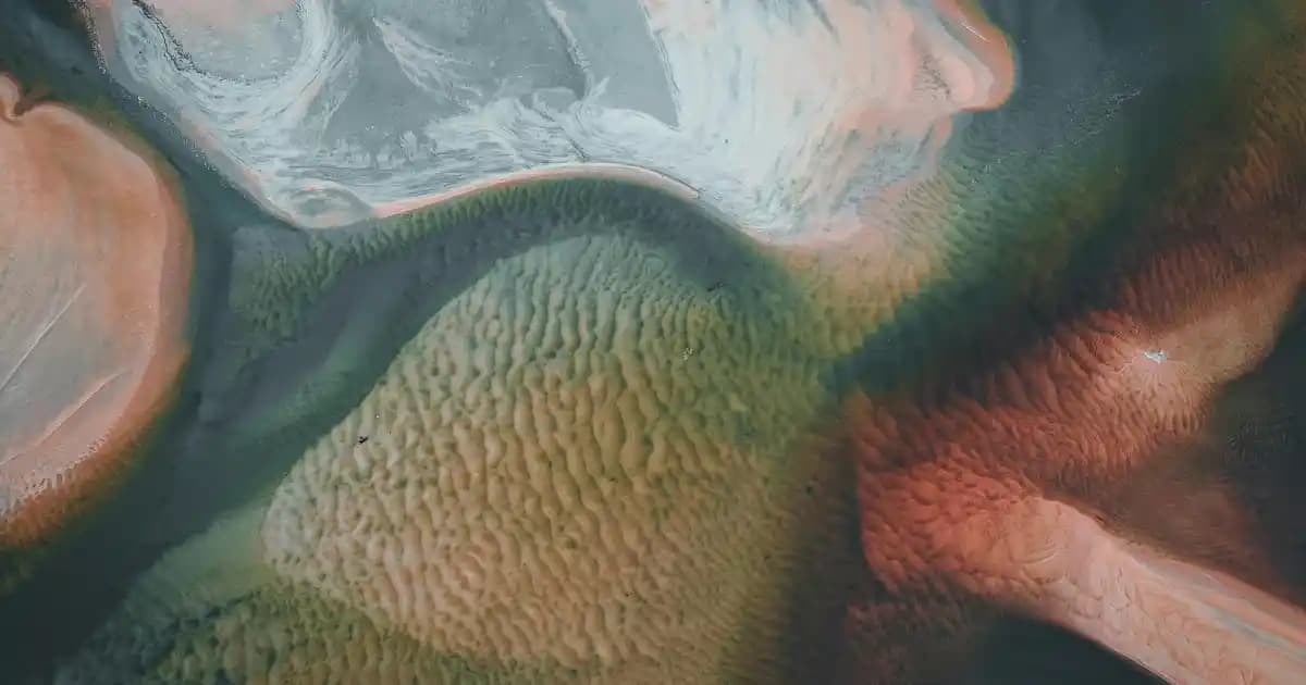 Erkekler İçin Trençkot ve Pardesü Seçenekleri Şıklık ve Fonksiyonellik İçin Güncel Modeller