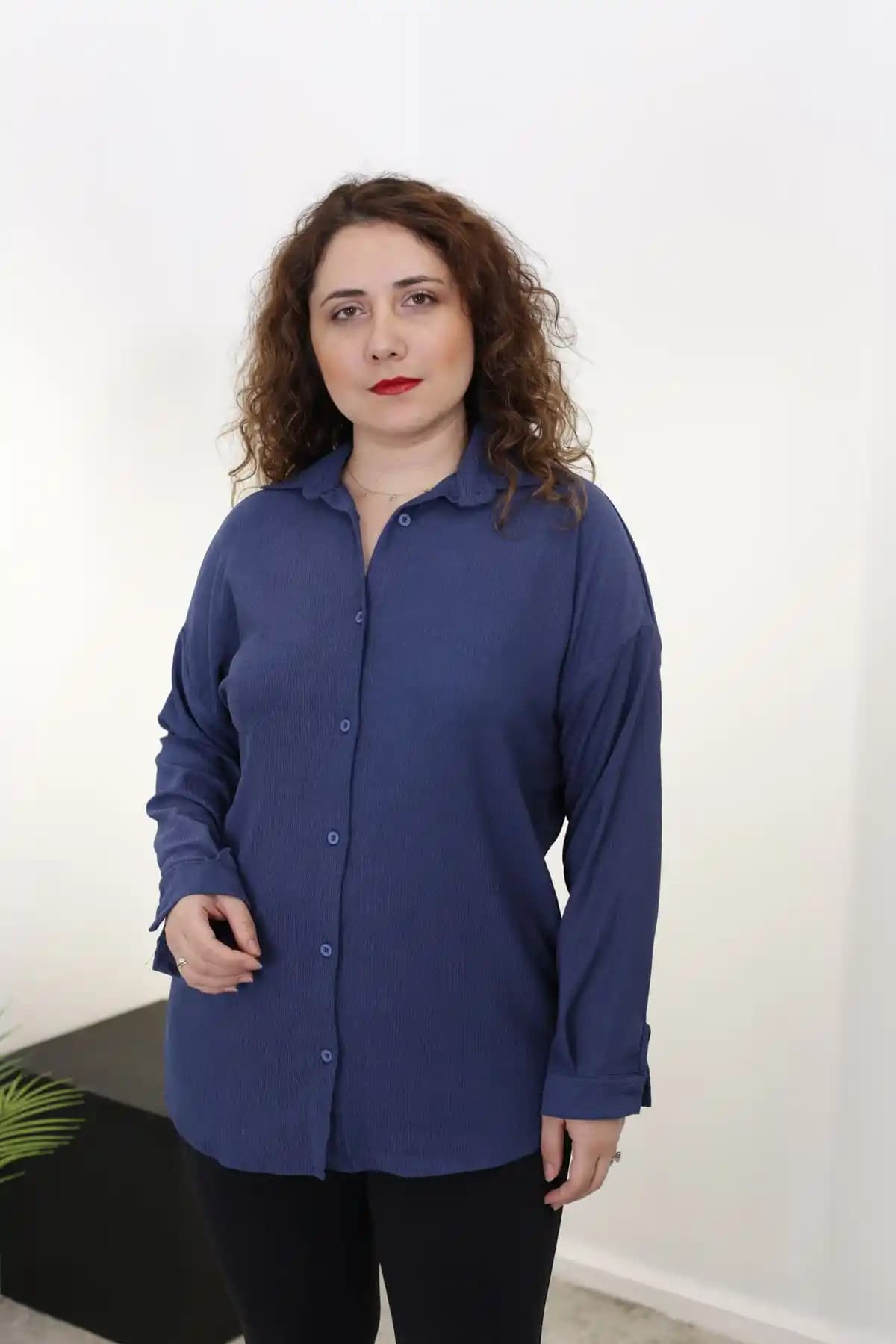 Esnek Gömlekler: Moda ve Konforu Bir Arada Sunan Güncel Trendler ve Stil Önerileri