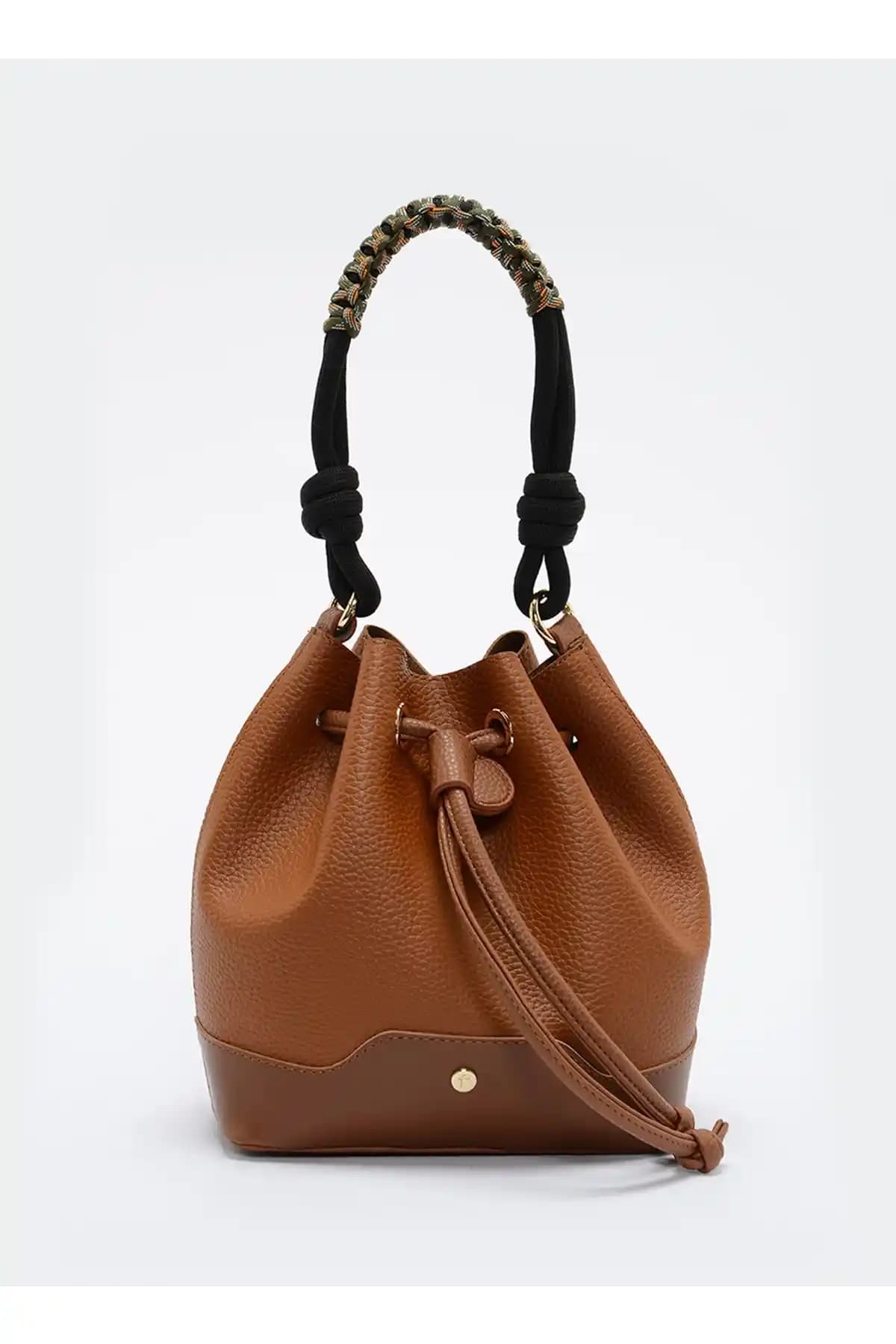 Fabrika Çantaları: Moda ve Fonksiyonelliğin Birlikte Sunulduğu Güncel Trendler