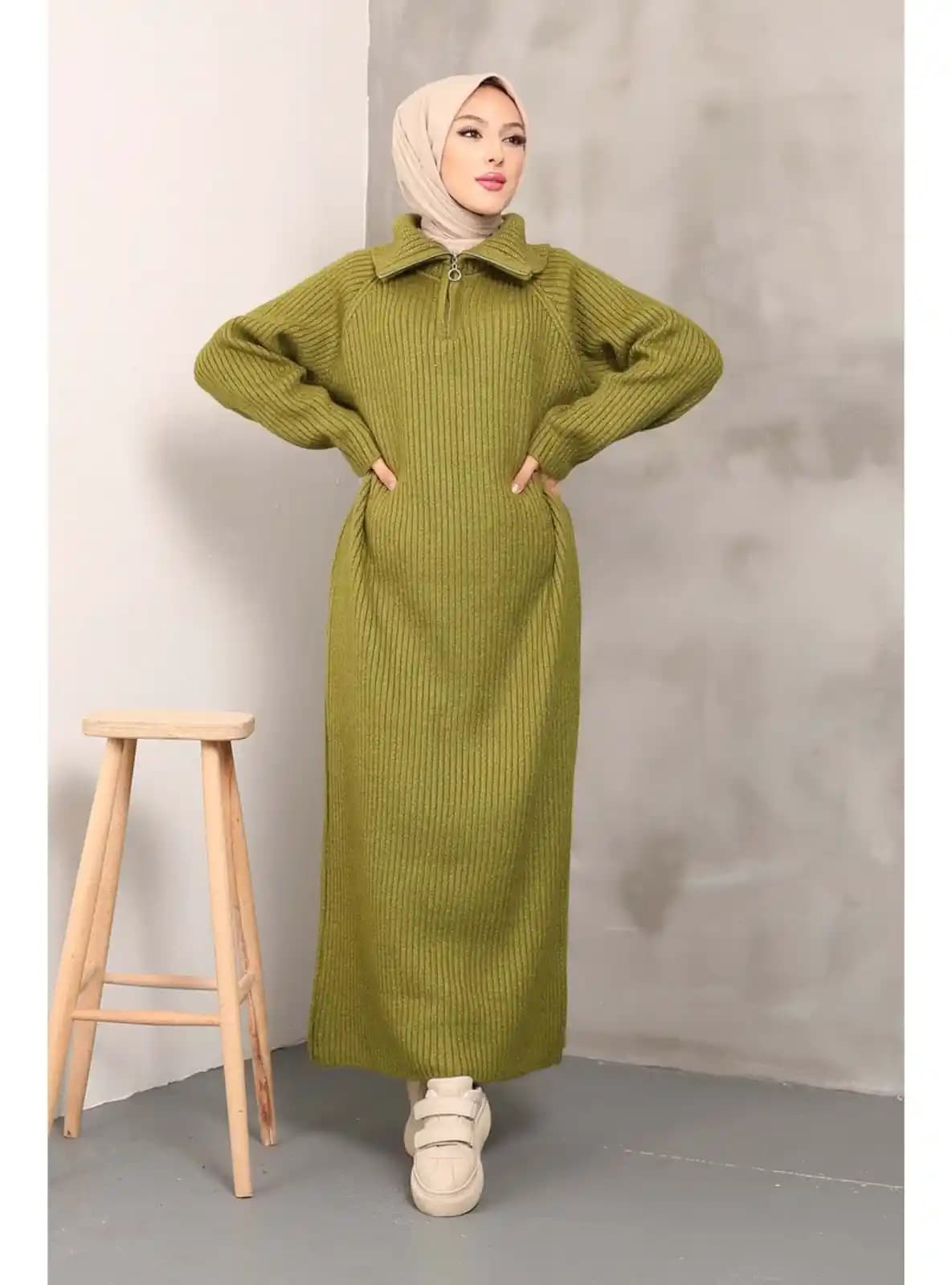 Fermuarlı Triko Elbise: Modern ve Çok Yönlü Moda Parçası